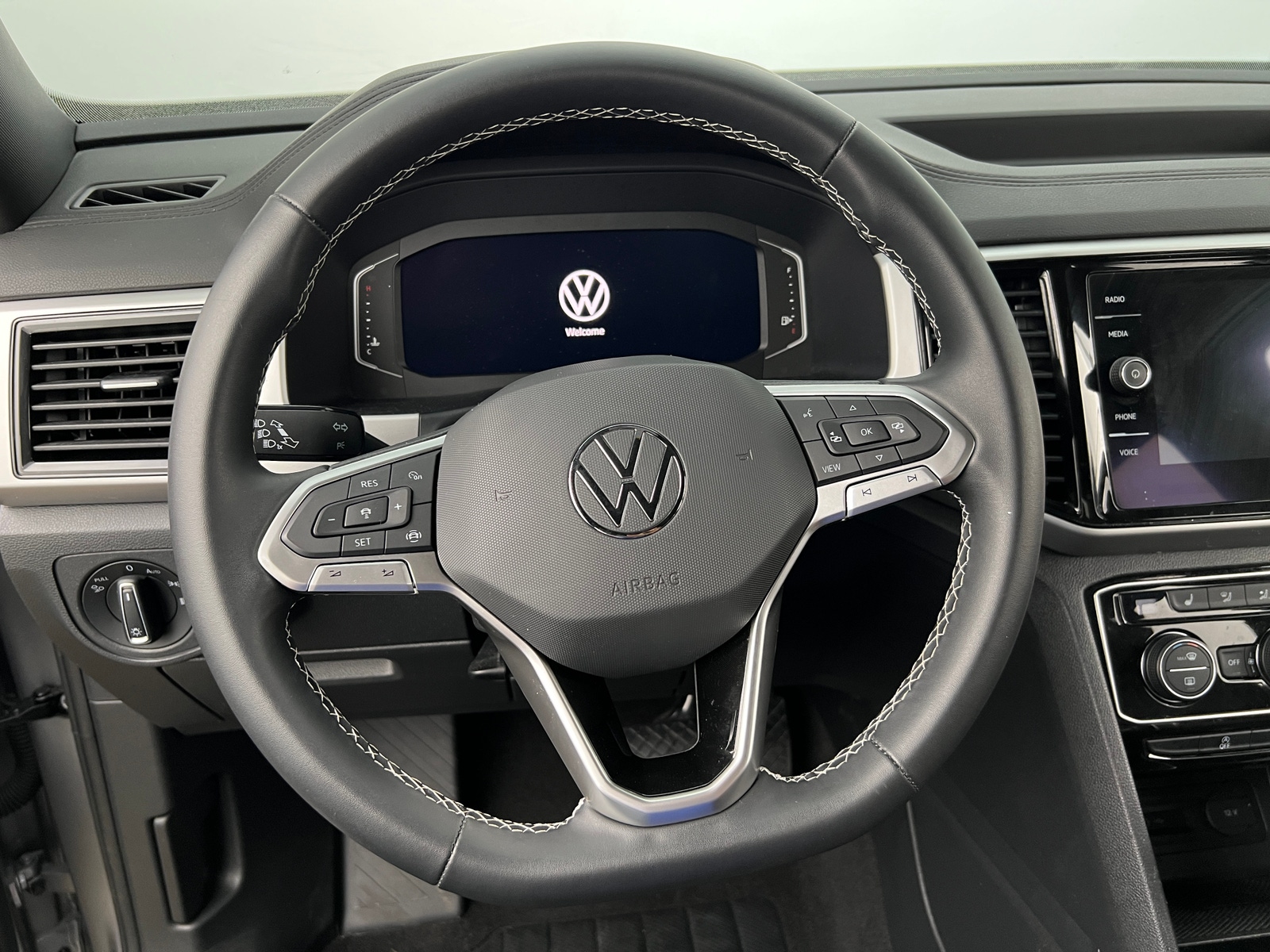 Thumbnail: 2022 Volkswagen Atlas - 4