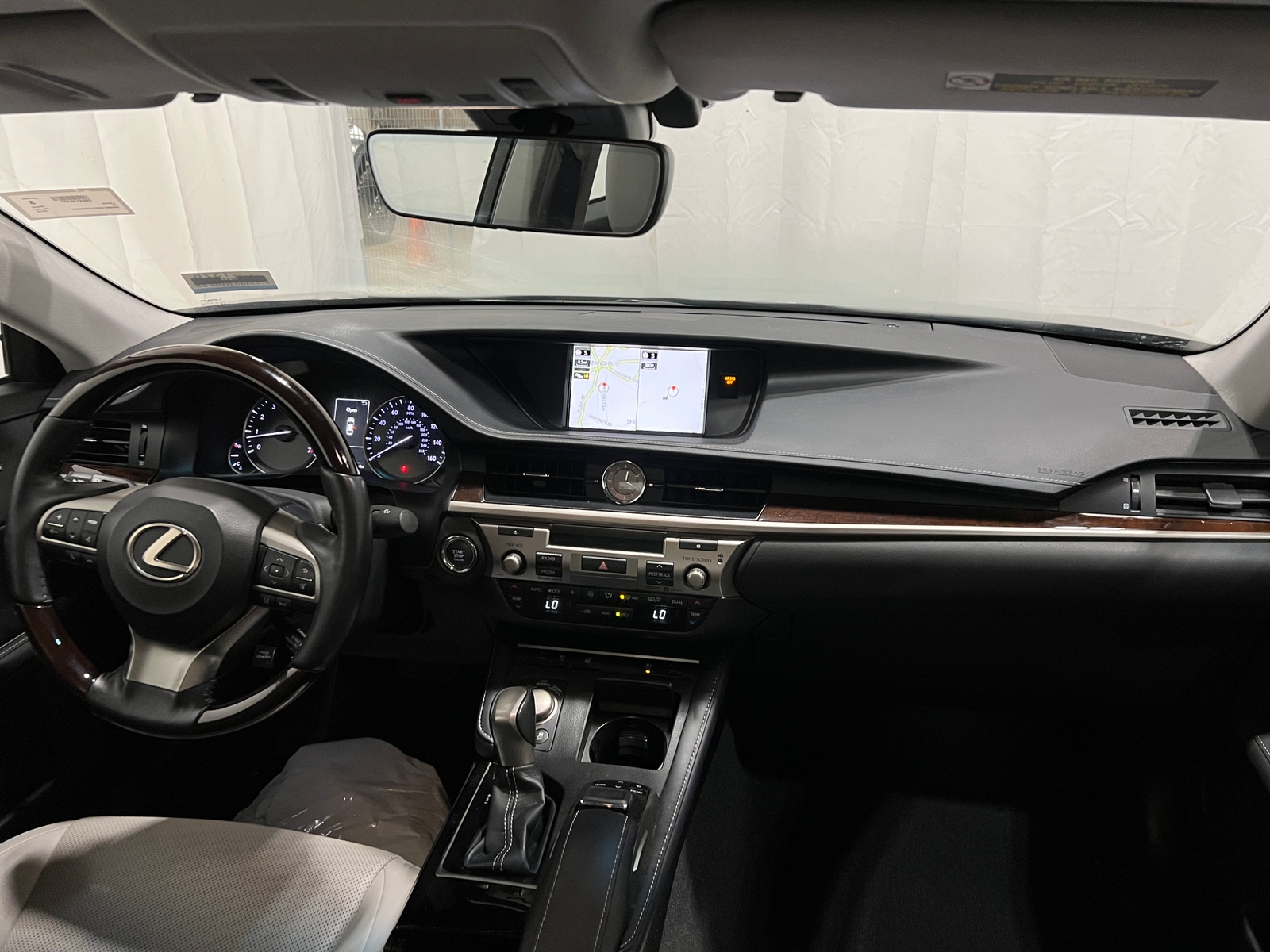 Thumbnail: 2018 Lexus ES - 2