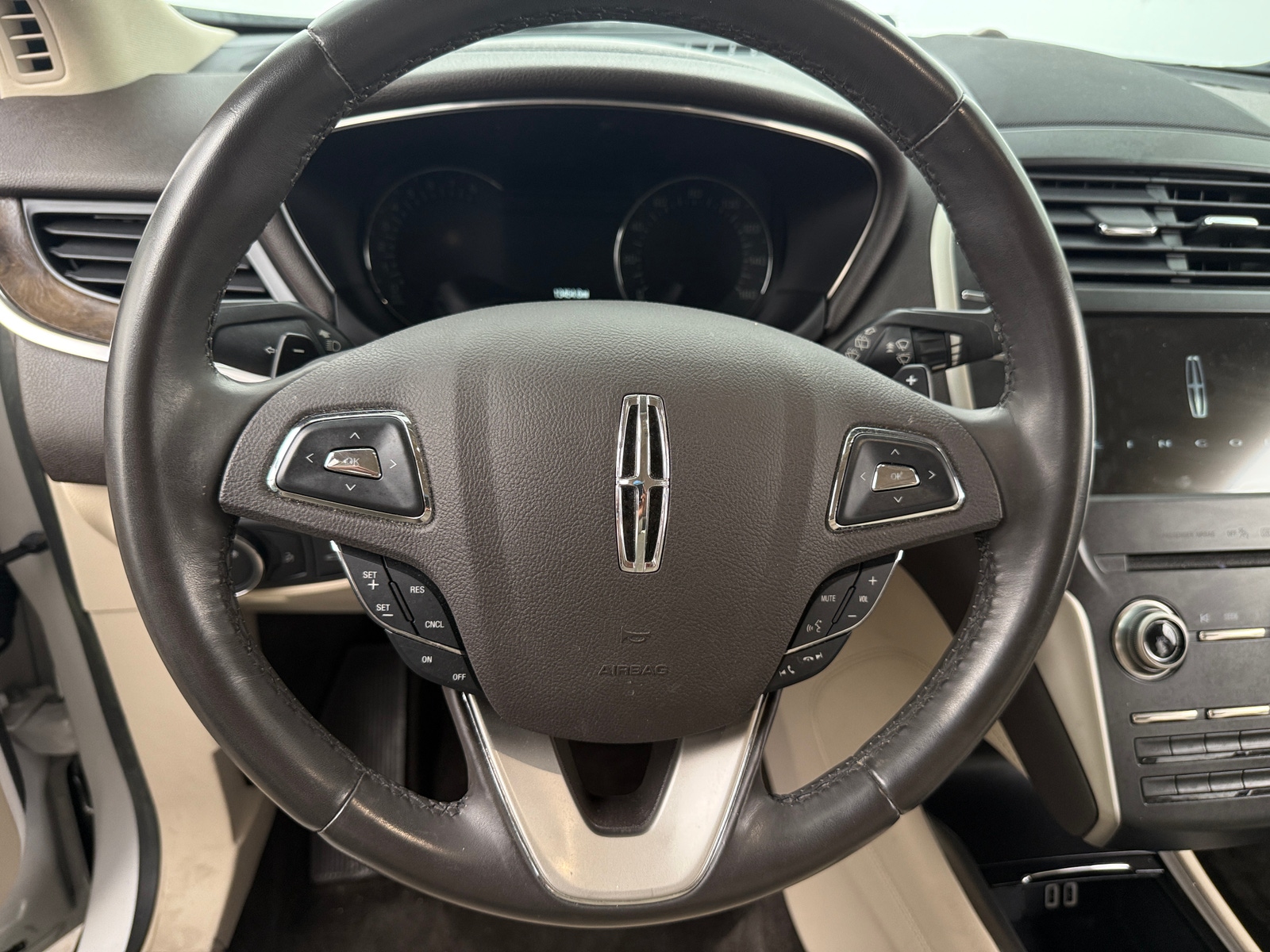 Thumbnail: 2017 Lincoln MKC - 4
