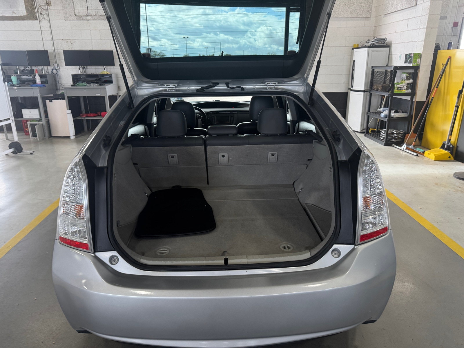 Thumbnail: 2010 Toyota Prius - 6