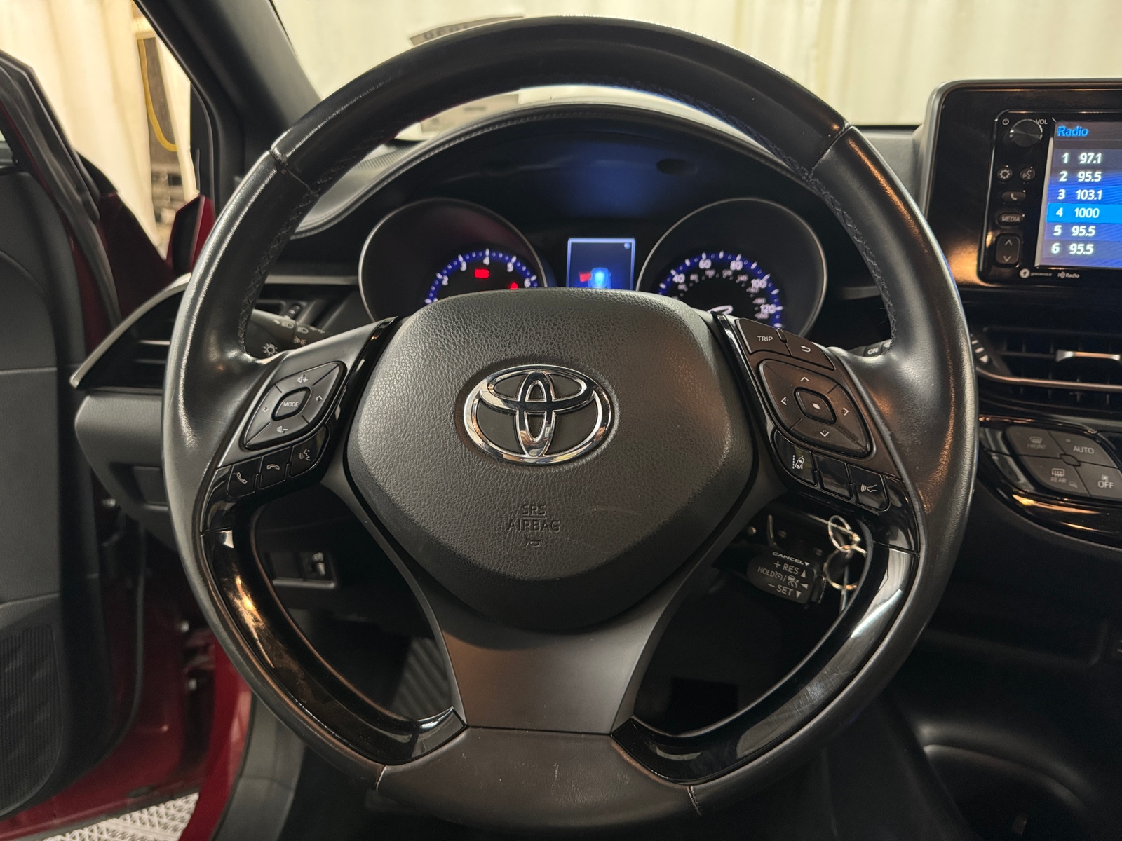 Thumbnail: 2018 Toyota C-HR - 5