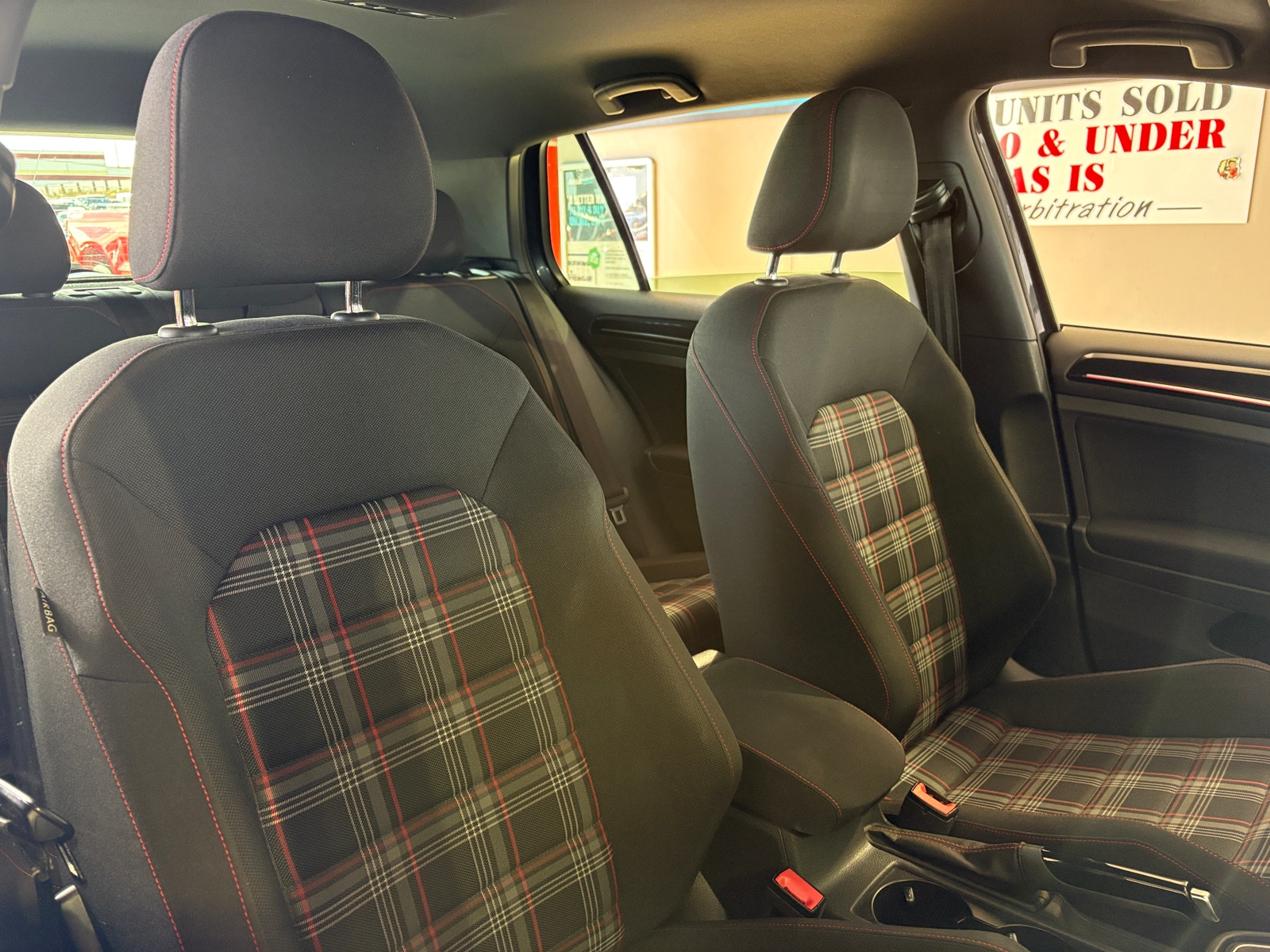 Thumbnail: 2016 Volkswagen Golf - 2