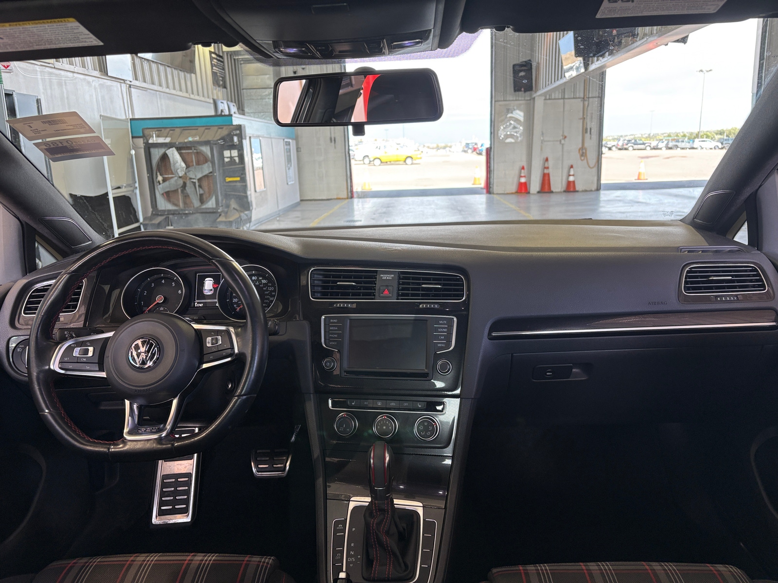 Thumbnail: 2016 Volkswagen Golf - 3