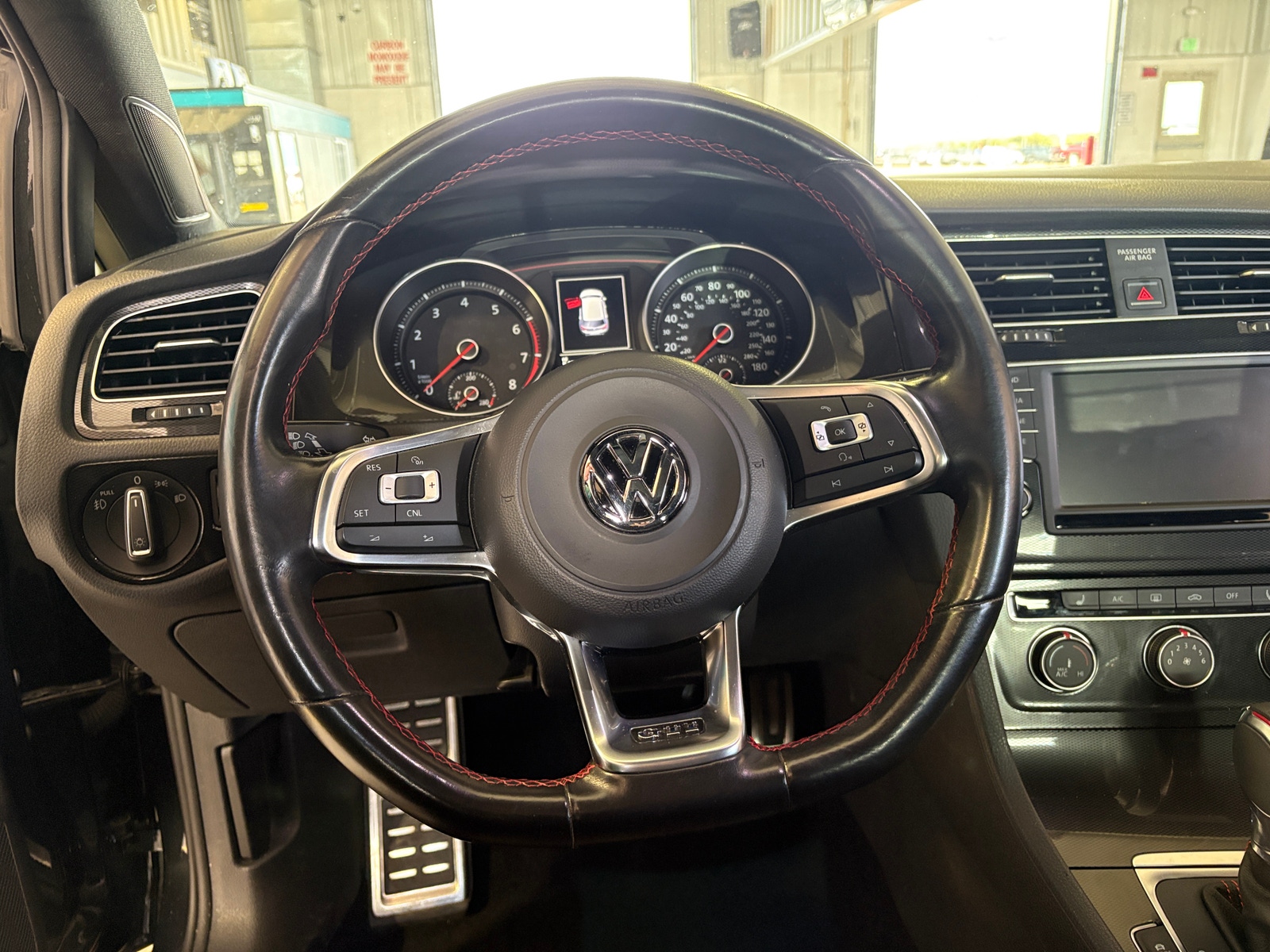 Thumbnail: 2016 Volkswagen Golf - 5