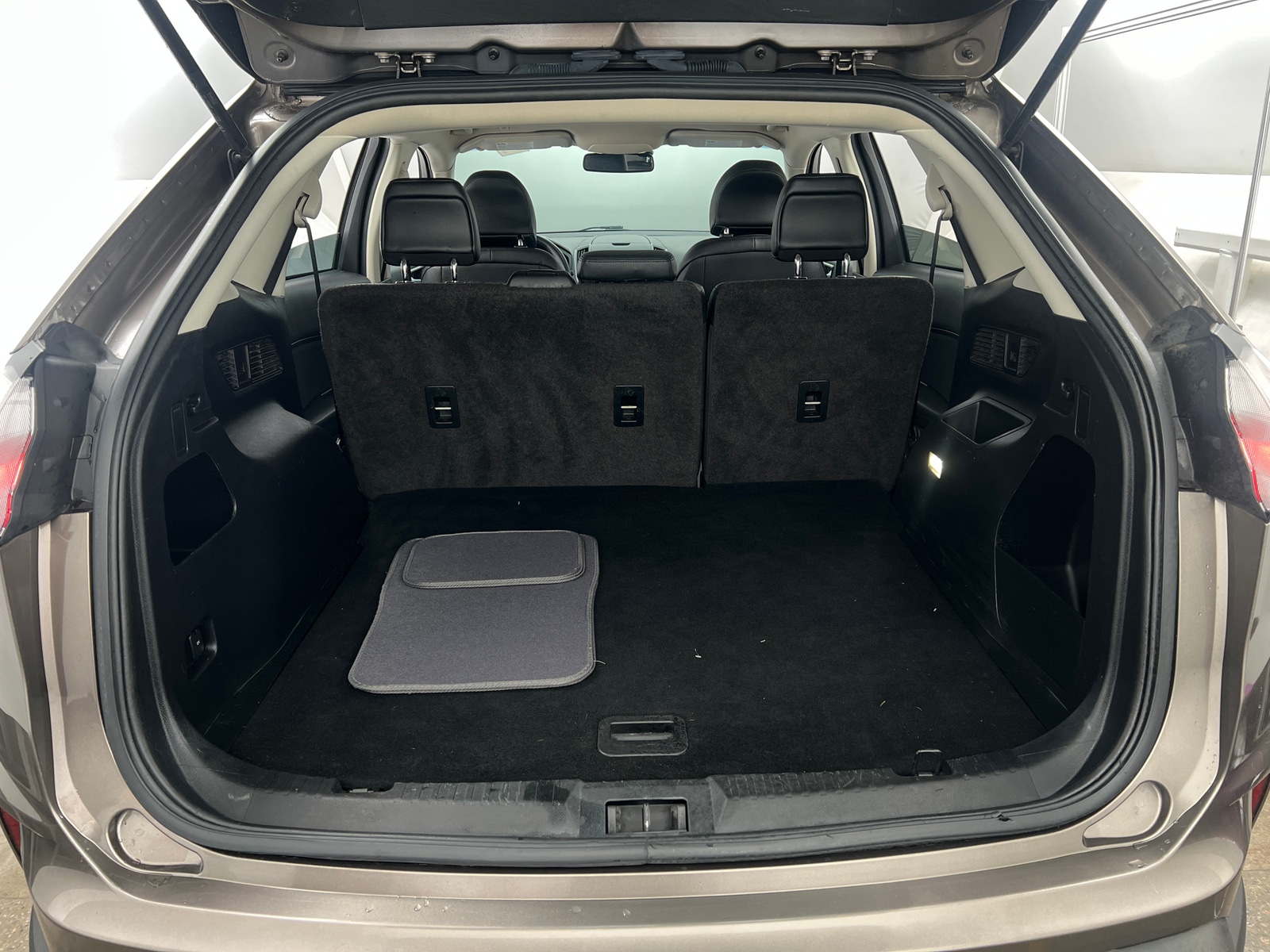 Thumbnail: 2019 Ford Edge - 7