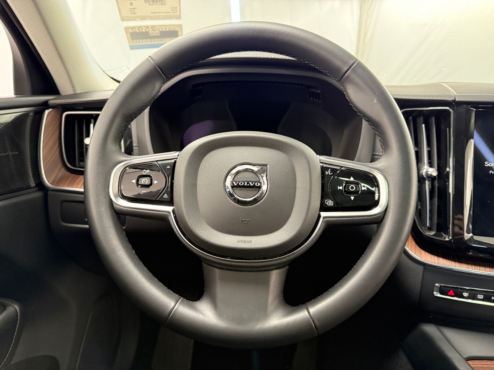 Thumbnail: 2023 Volvo XC60 - 4
