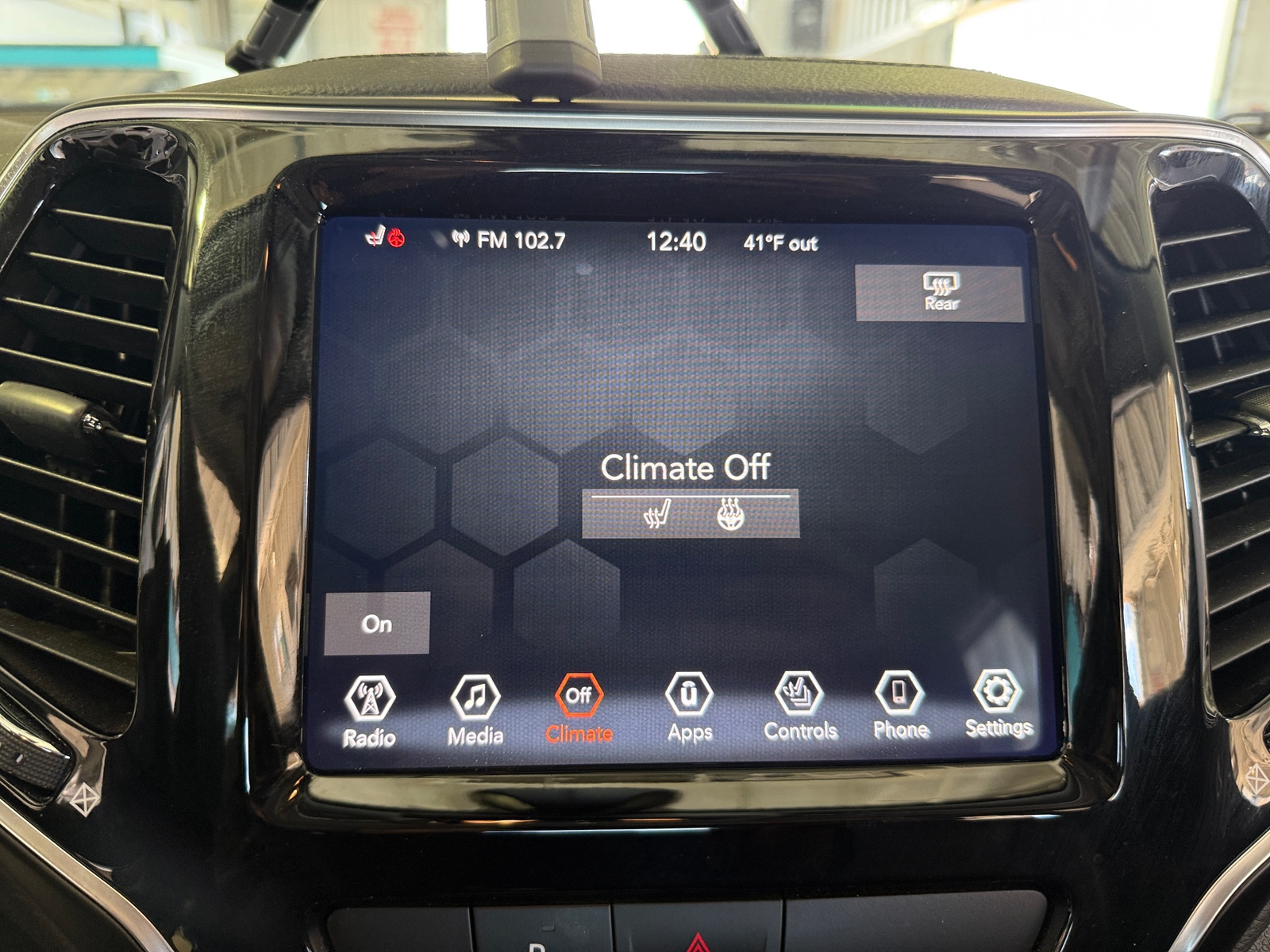 Thumbnail: 2019 Jeep Cherokee - 3