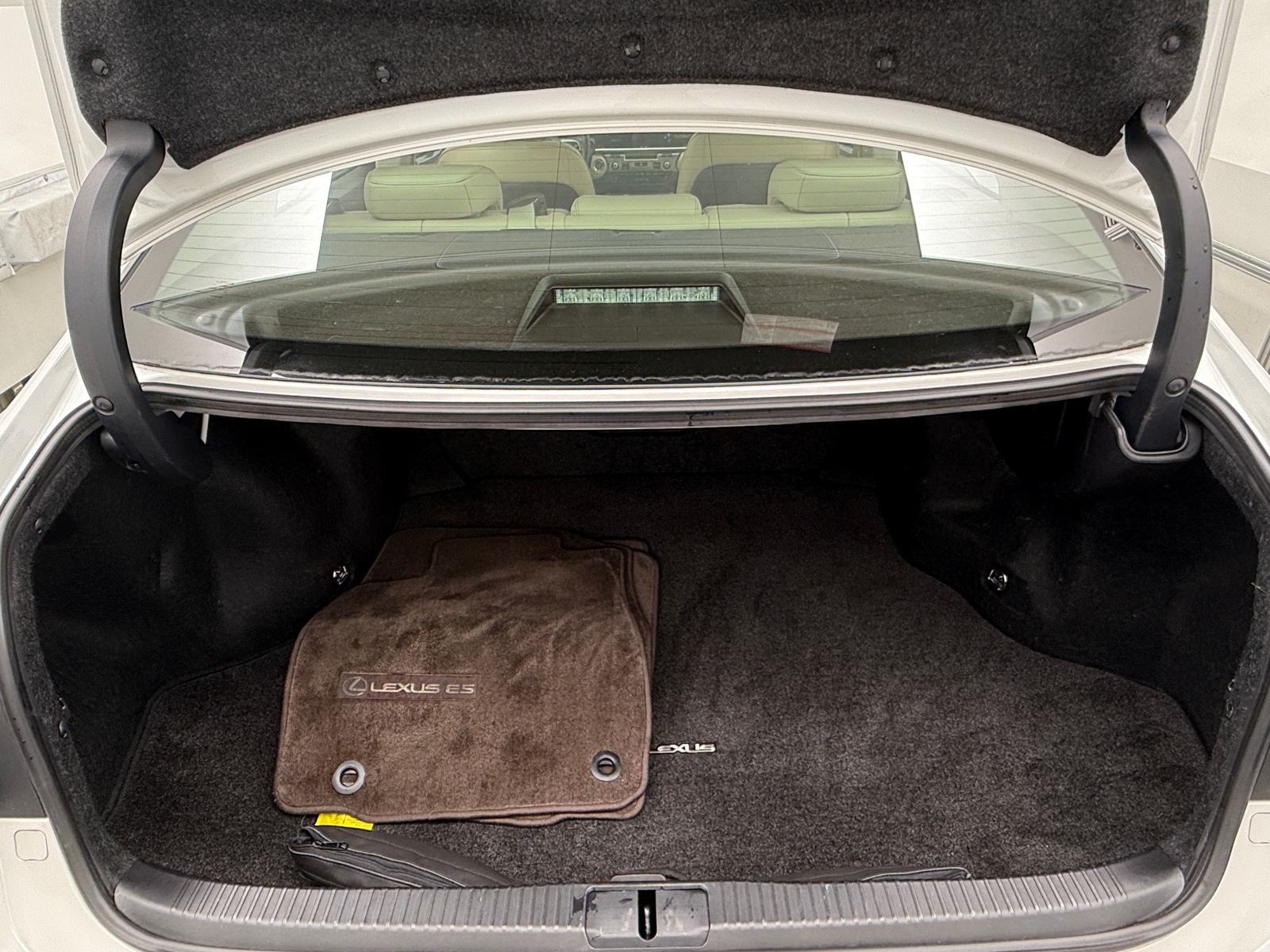 Thumbnail: 2017 Lexus ES - 6