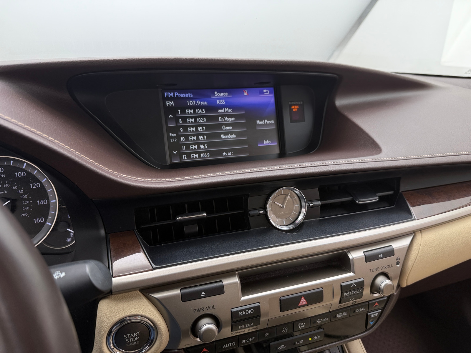 Thumbnail: 2017 Lexus ES - 3