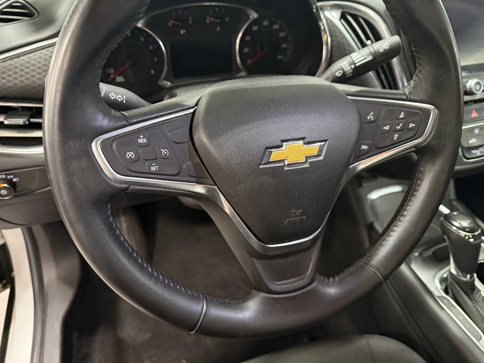 Thumbnail: 2017 Chevrolet Malibu - 5