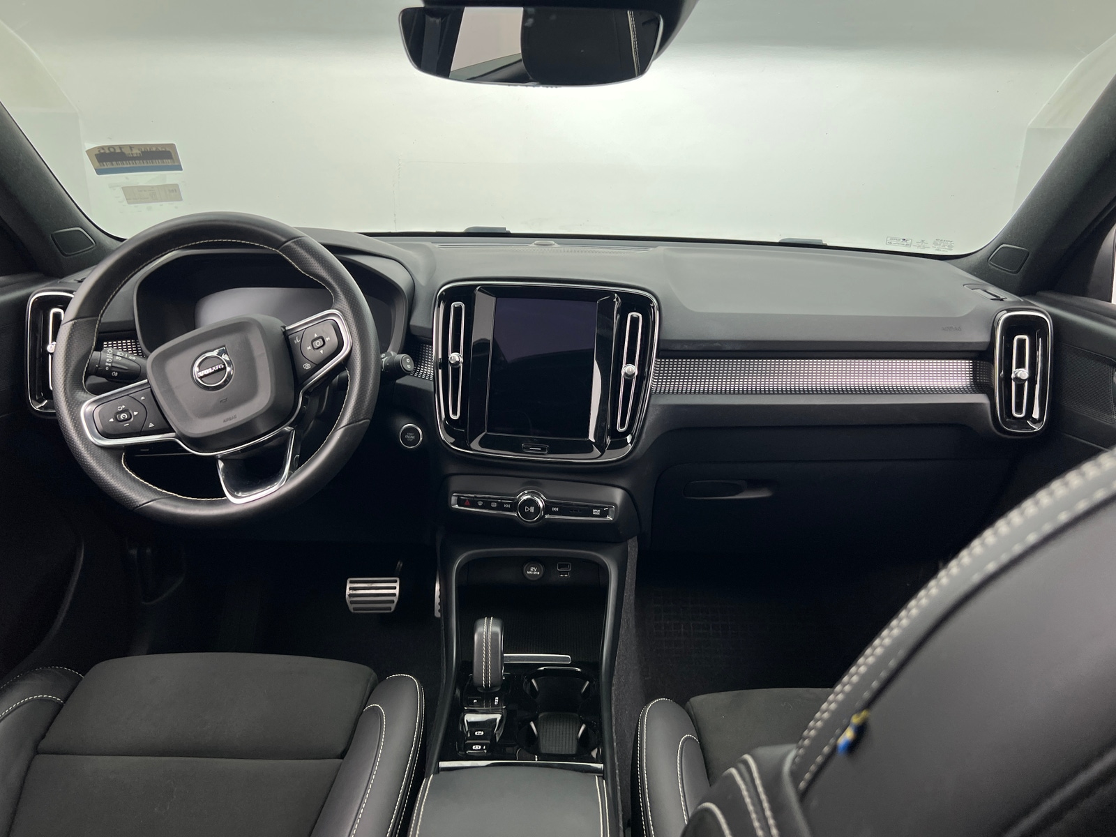 Thumbnail: 2021 Volvo XC40 - 2