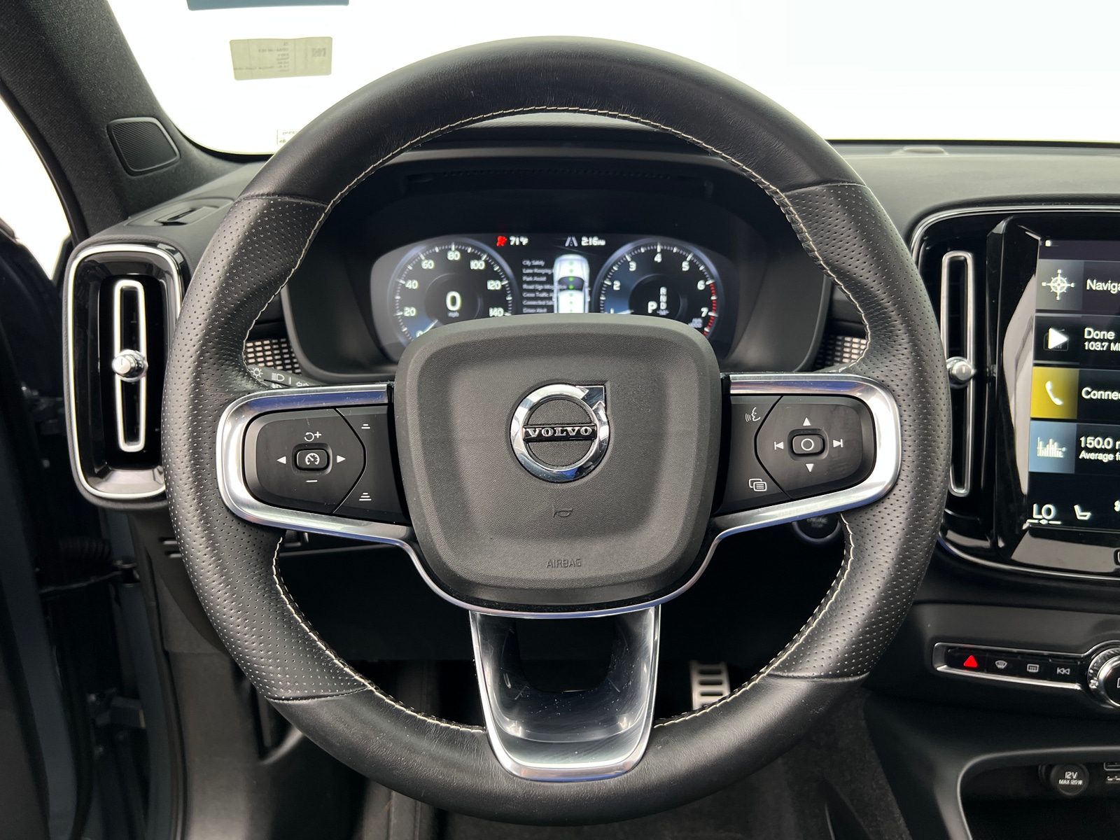 Thumbnail: 2021 Volvo XC40 - 4