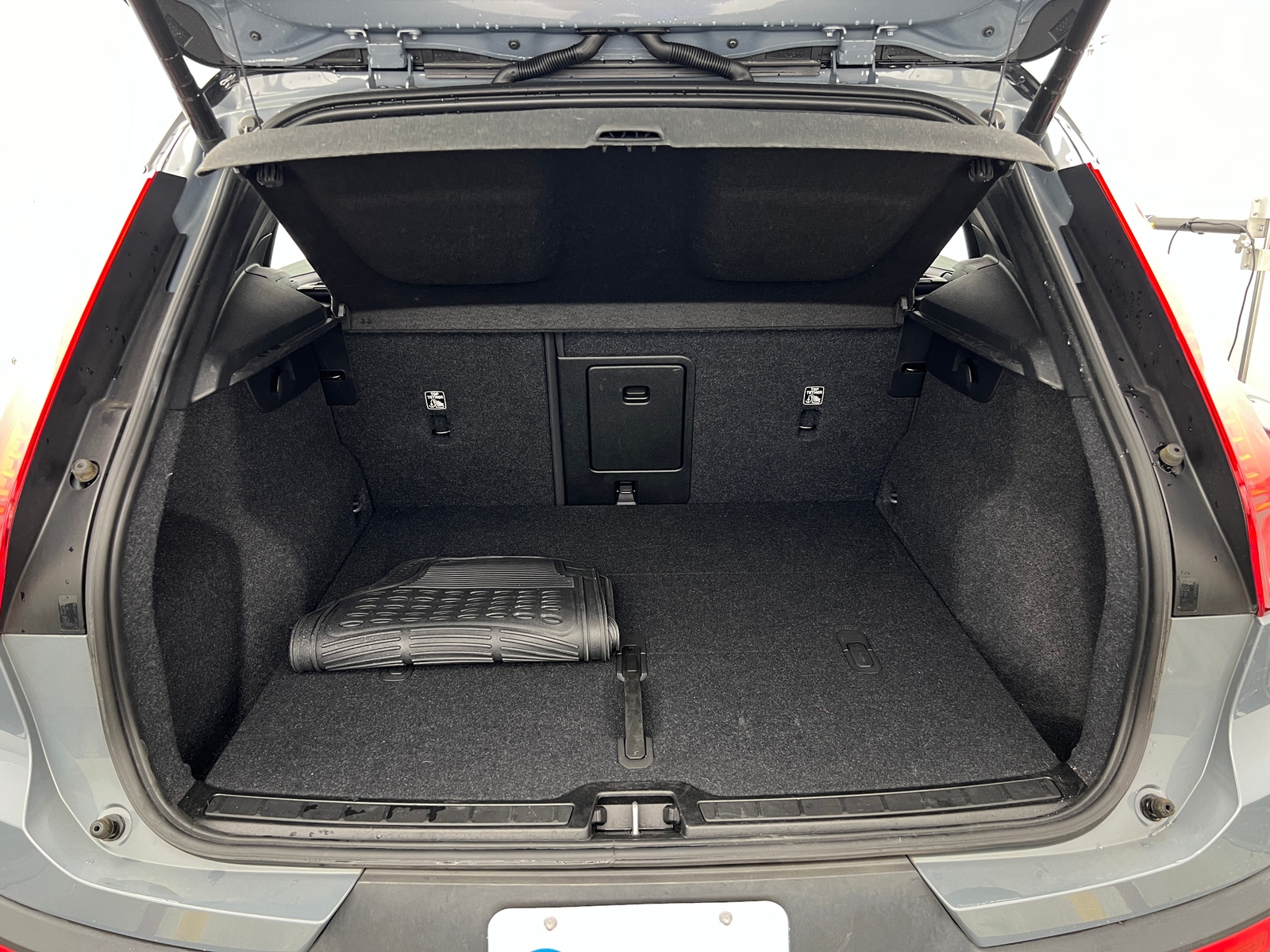 Thumbnail: 2021 Volvo XC40 - 6