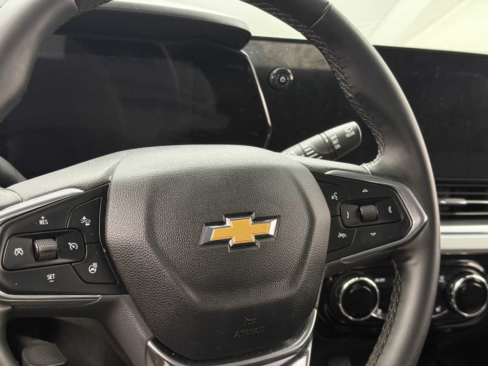 Thumbnail: 2025 Chevrolet Trax - 5