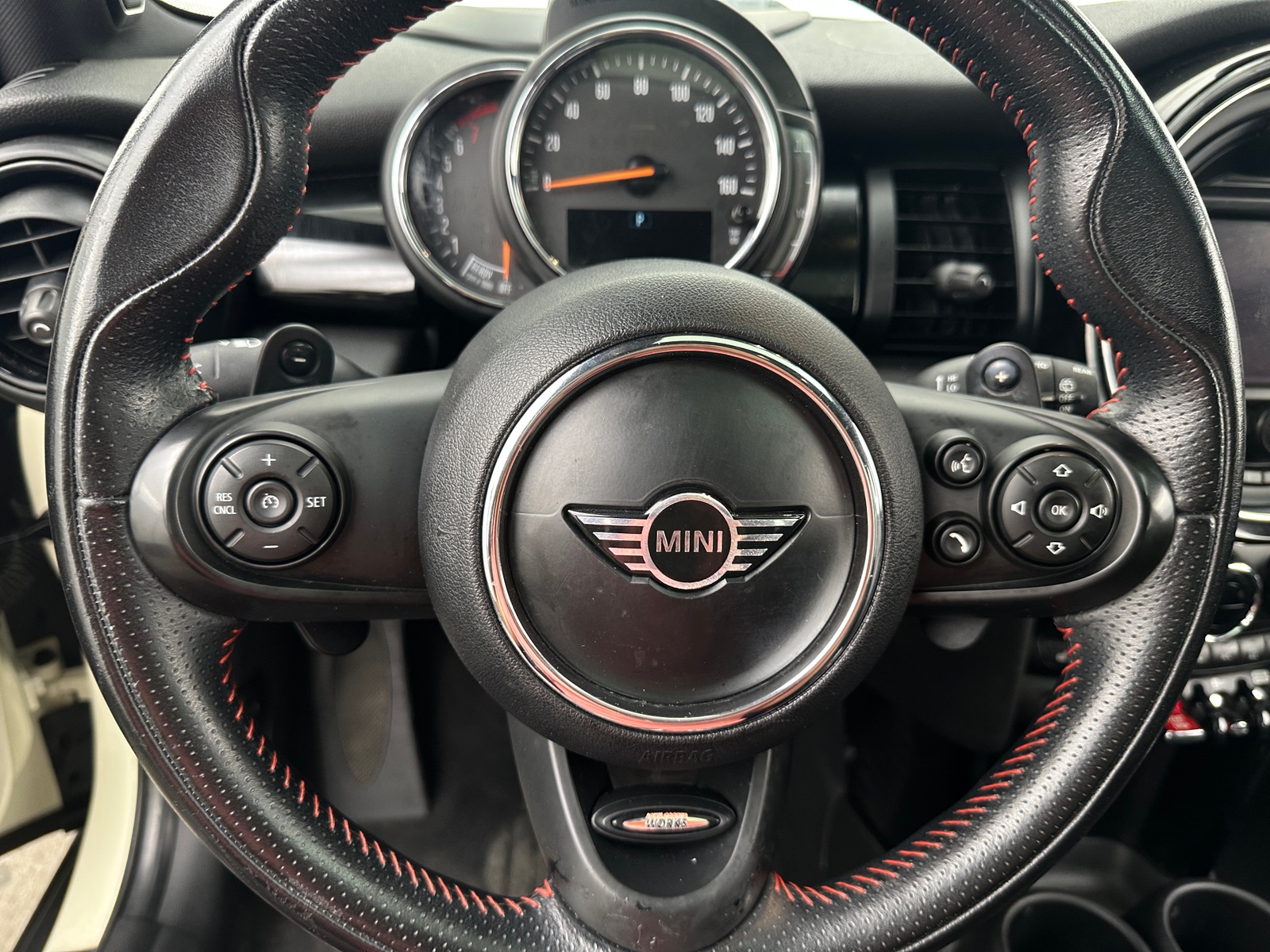 Thumbnail: 2019 MINI Cooper Hardtop - 4