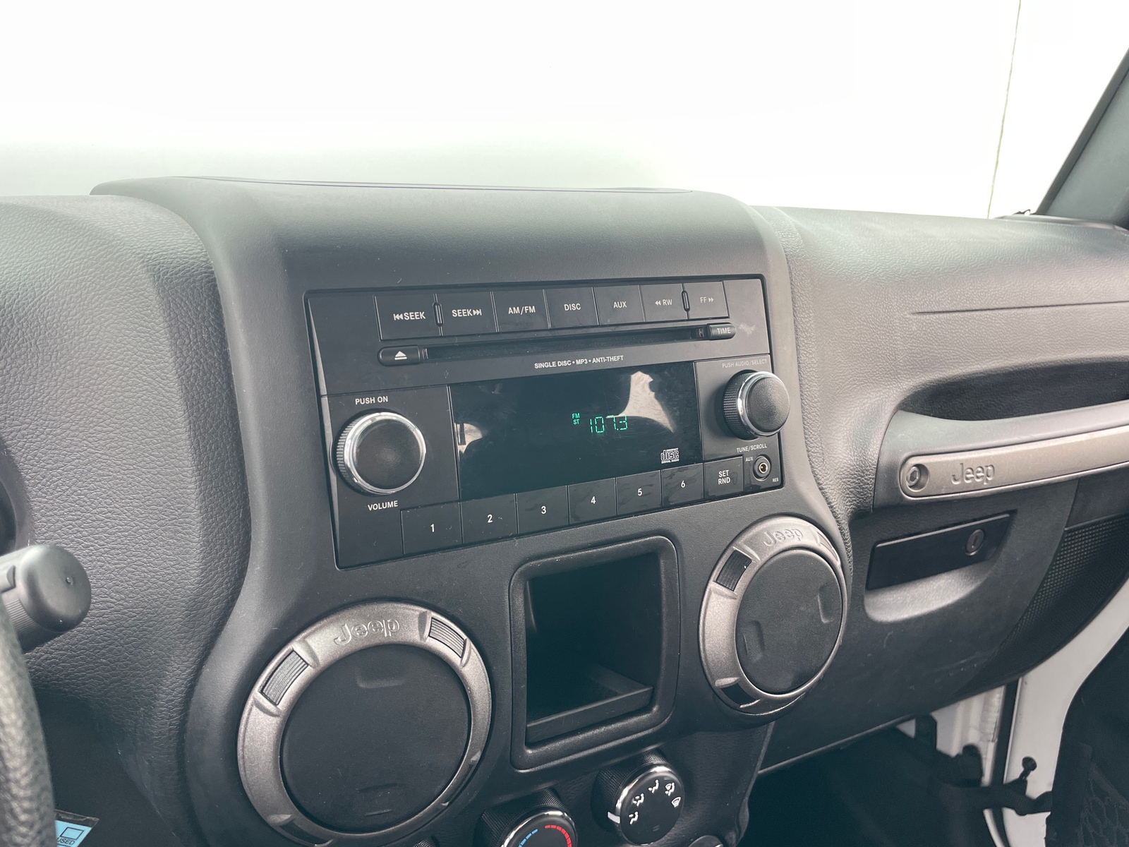 Thumbnail: 2015 Jeep Wrangler - 3