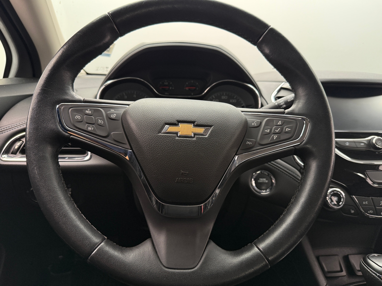 Thumbnail: 2017 Chevrolet Cruze - 4