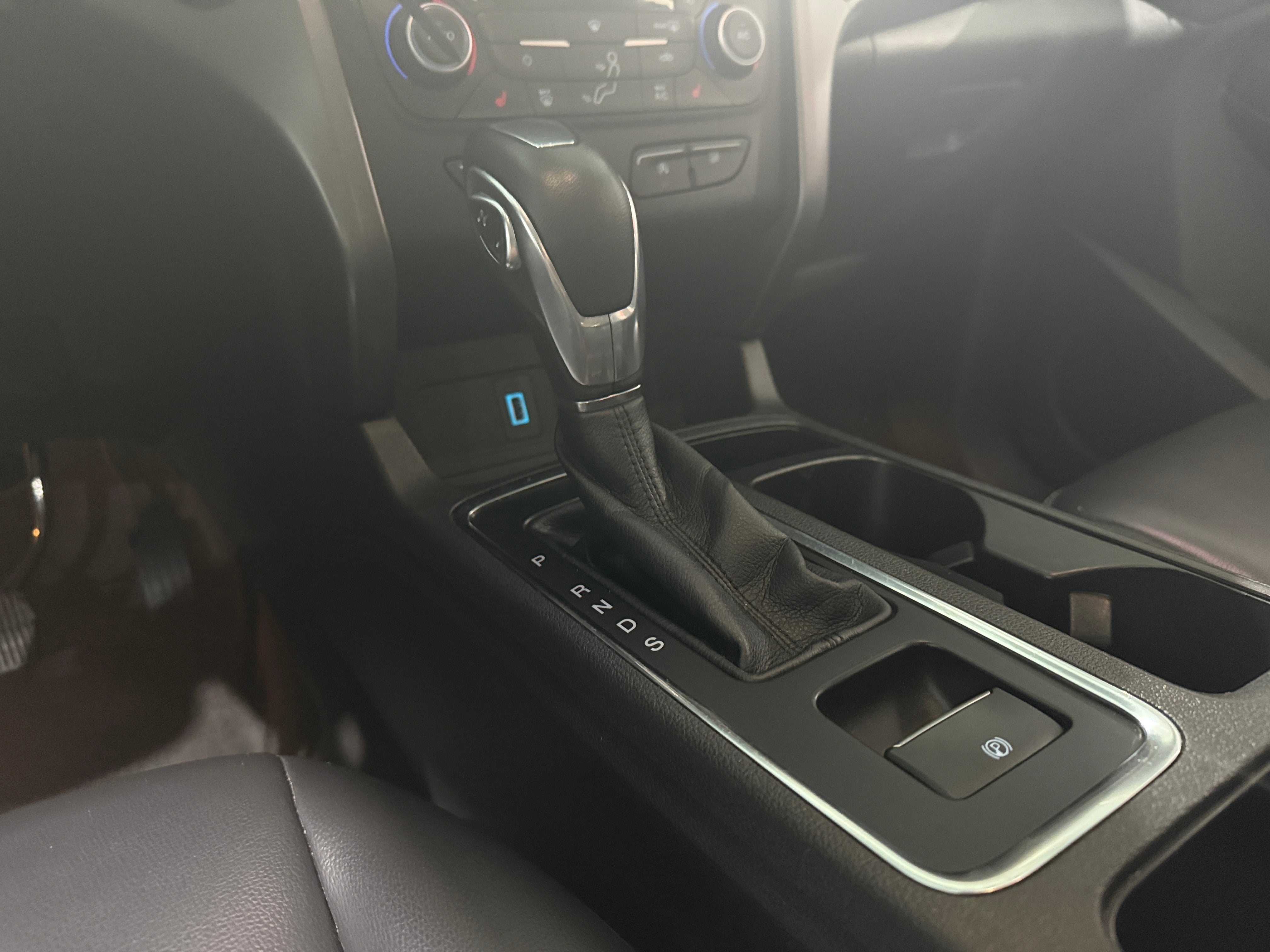 Used 2019 Ford Escape SEL with VIN 1FMCU9HDXKUB46202 for sale in Oak Creek, WI