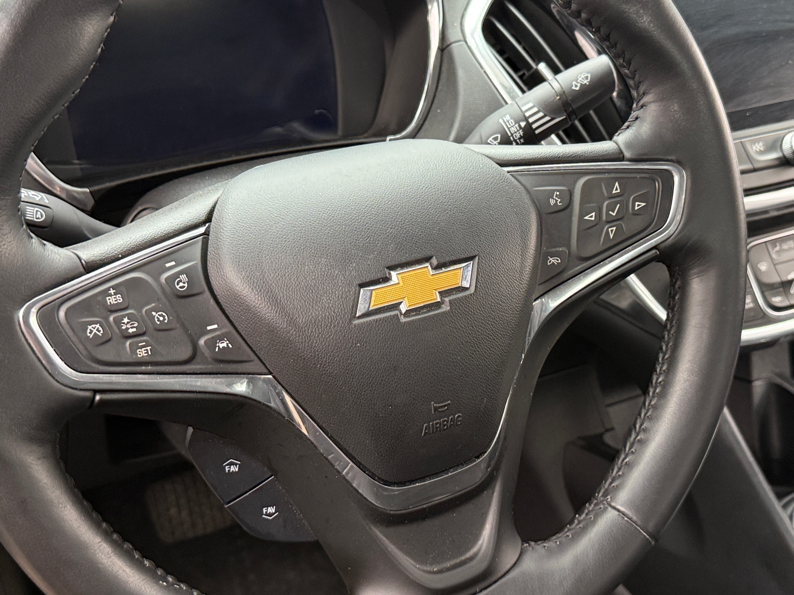 Thumbnail: 2017 Chevrolet Volt - 4