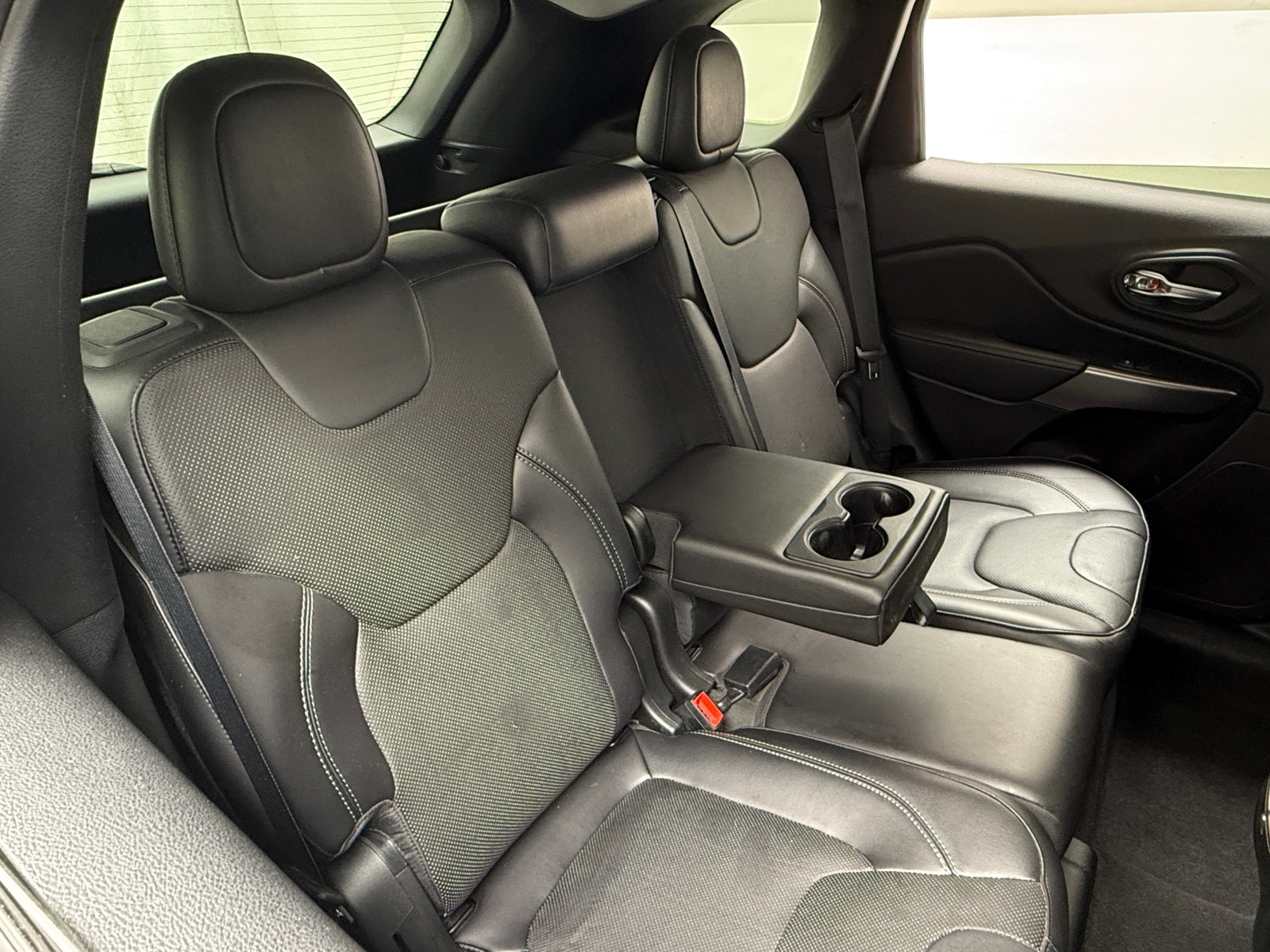 Thumbnail: 2019 Jeep Cherokee - 5