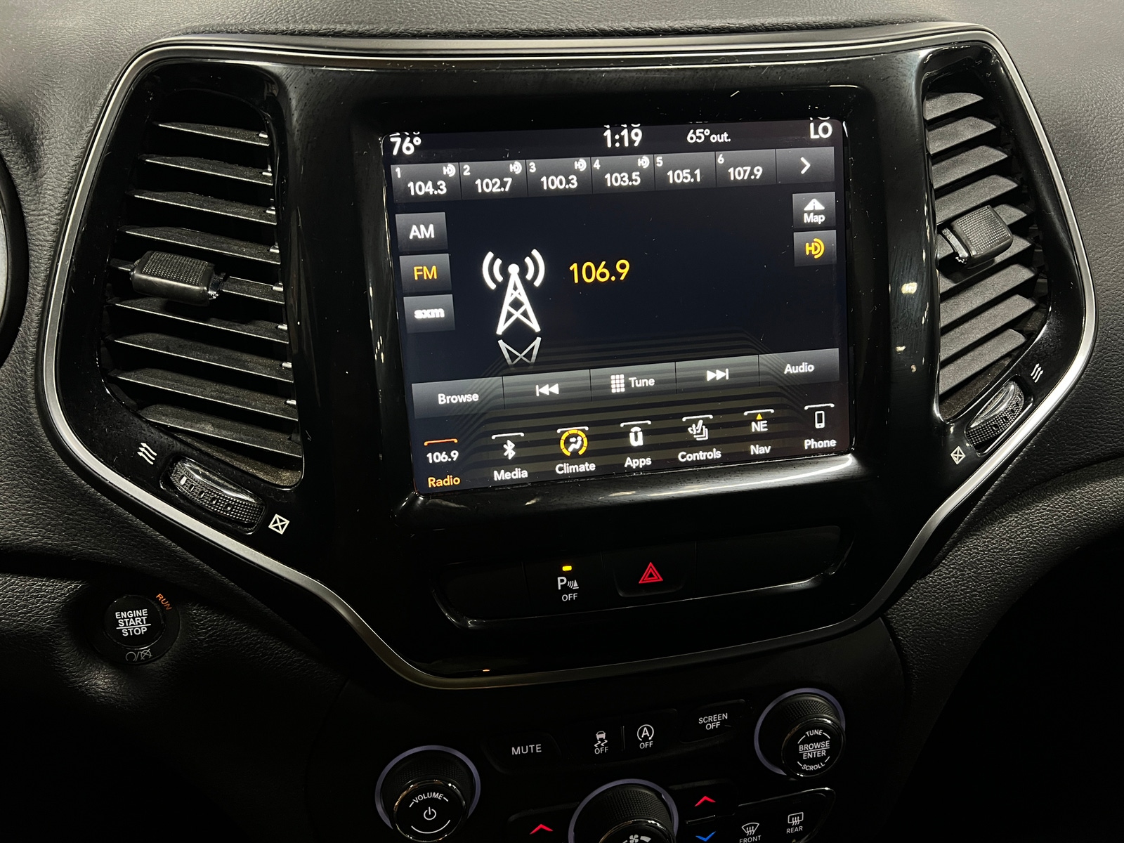 Thumbnail: 2019 Jeep Cherokee - 3