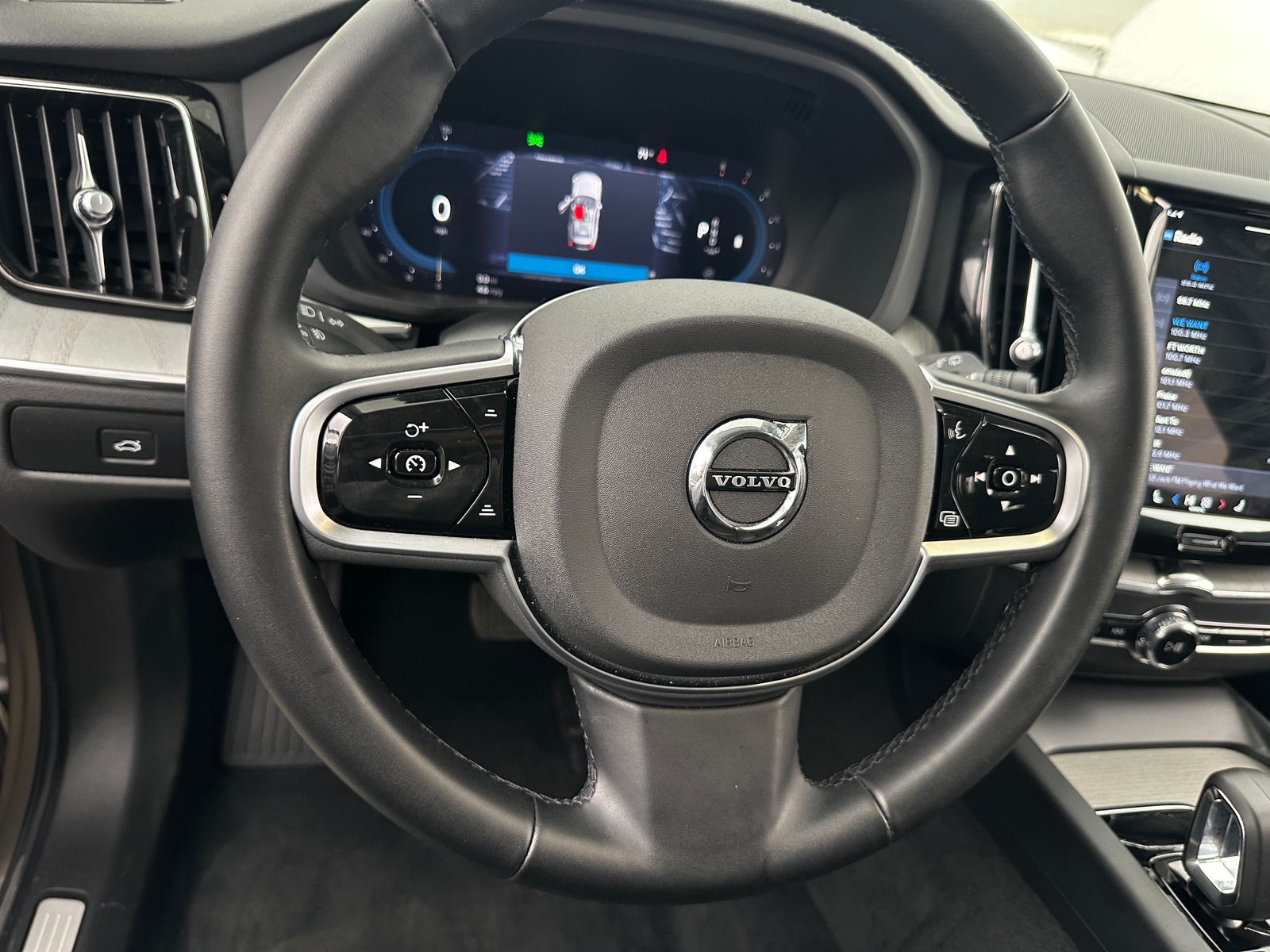 Thumbnail: 2025 Volvo XC60 - 4