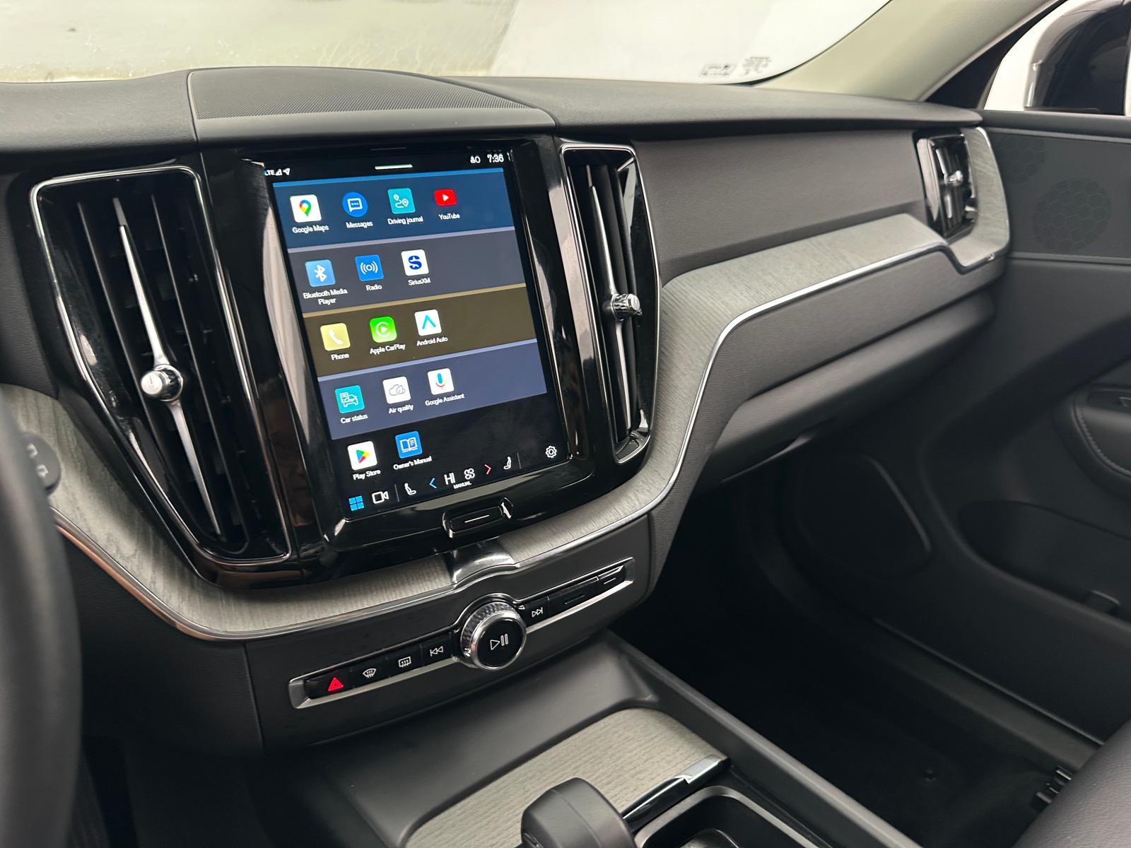 Thumbnail: 2025 Volvo XC60 - 3