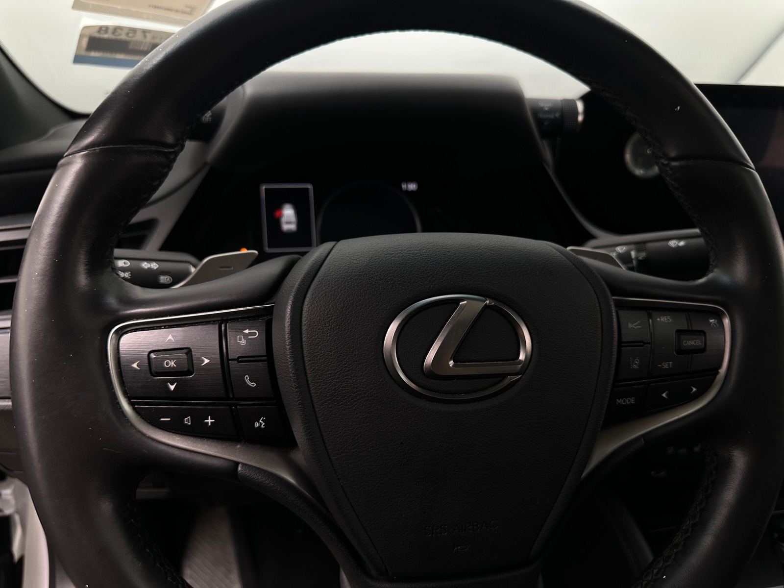 Thumbnail: 2022 Lexus ES - 4