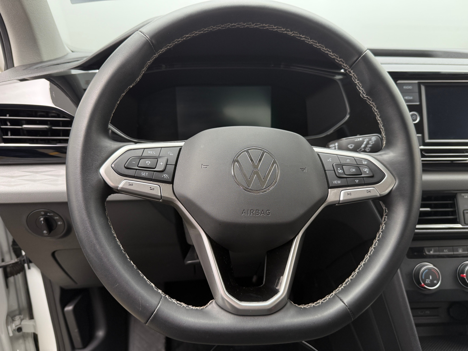 Thumbnail: 2022 Volkswagen Taos - 5