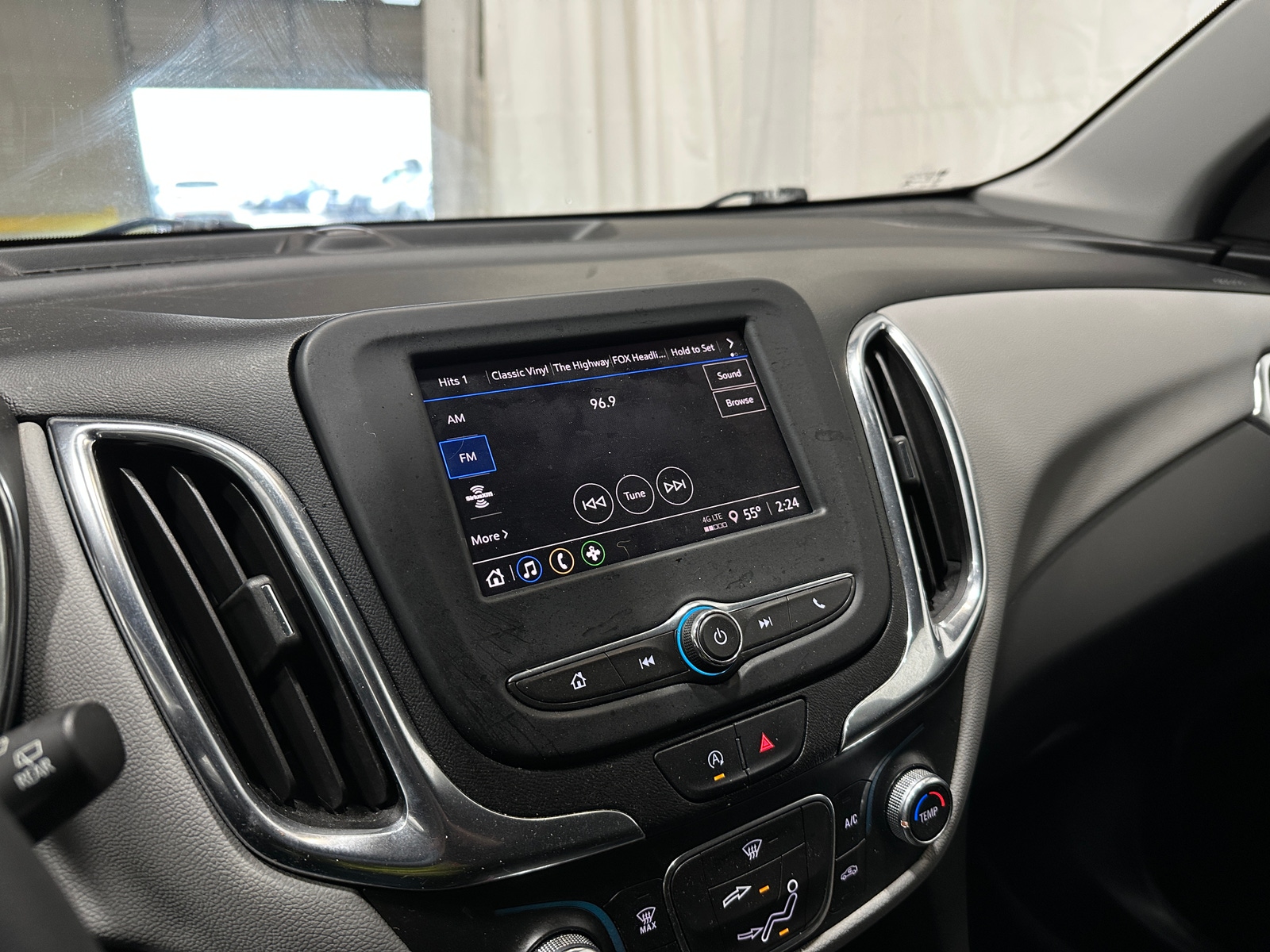 Thumbnail: 2022 Chevrolet Equinox - 4
