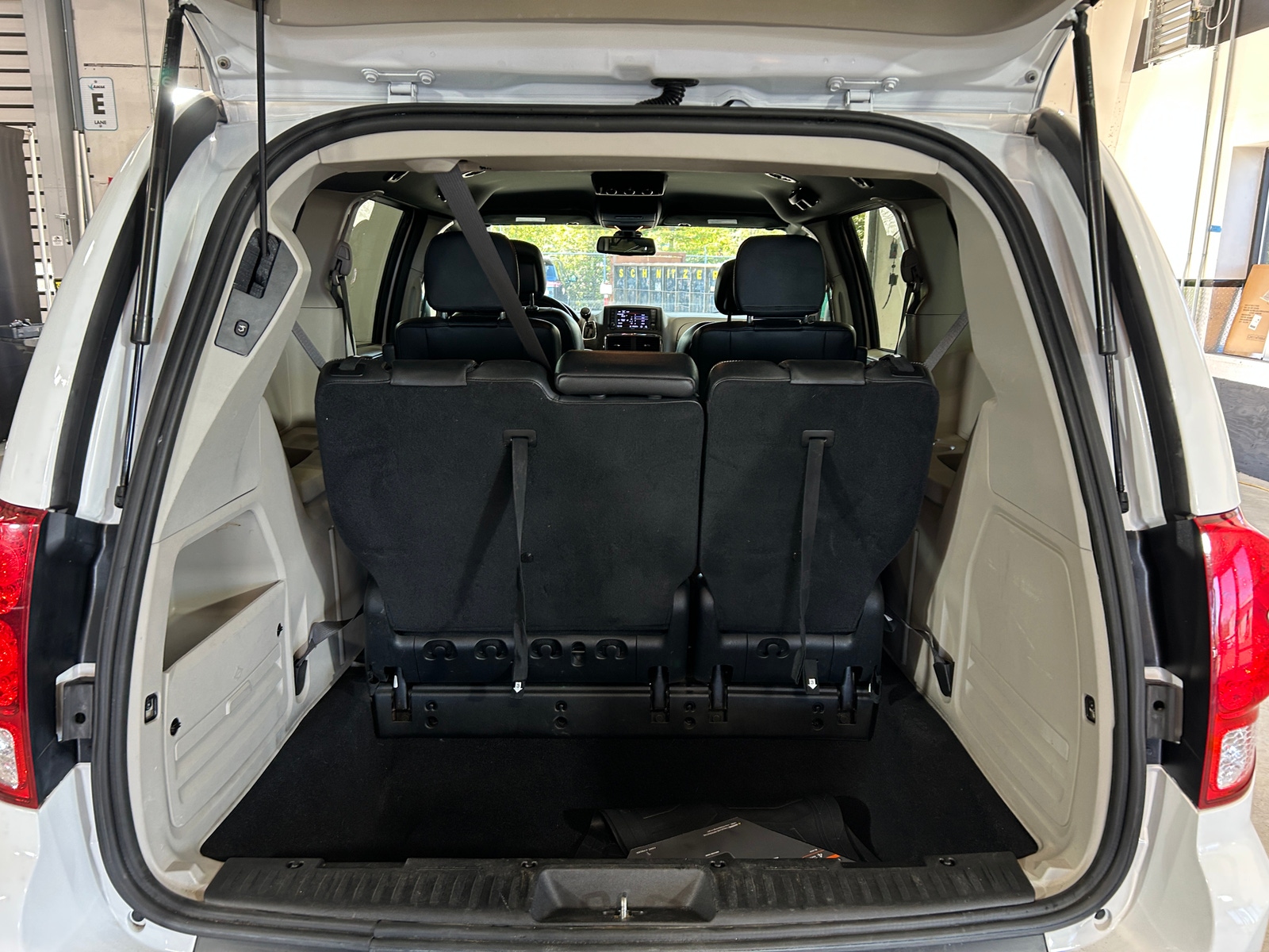 Thumbnail: 2019 Dodge Grand Caravan - 6
