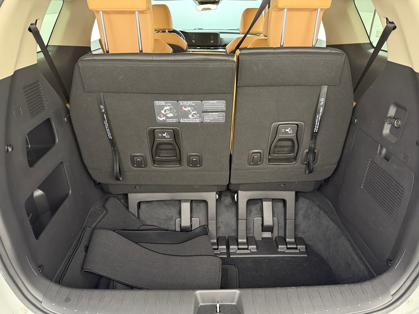 Thumbnail: 2023 Kia Carnival - 6