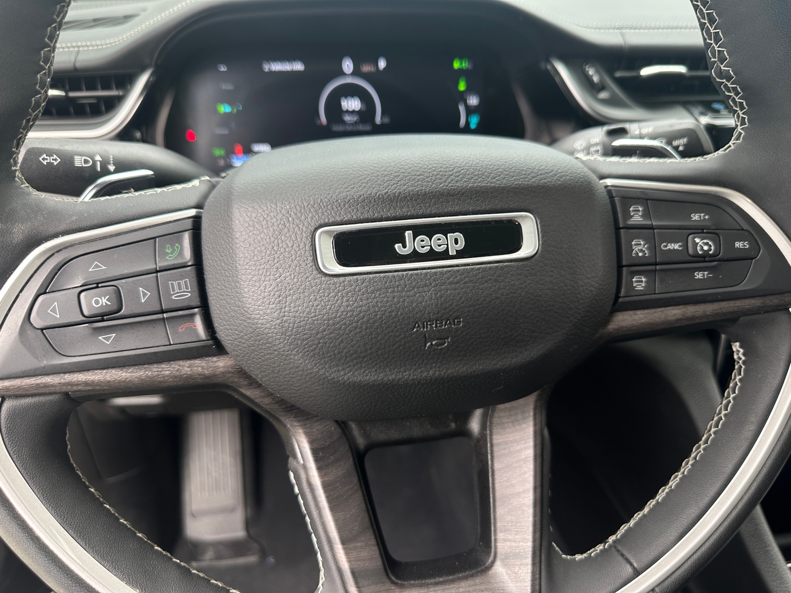 Thumbnail: 2022 Jeep Grand Cherokee - 4