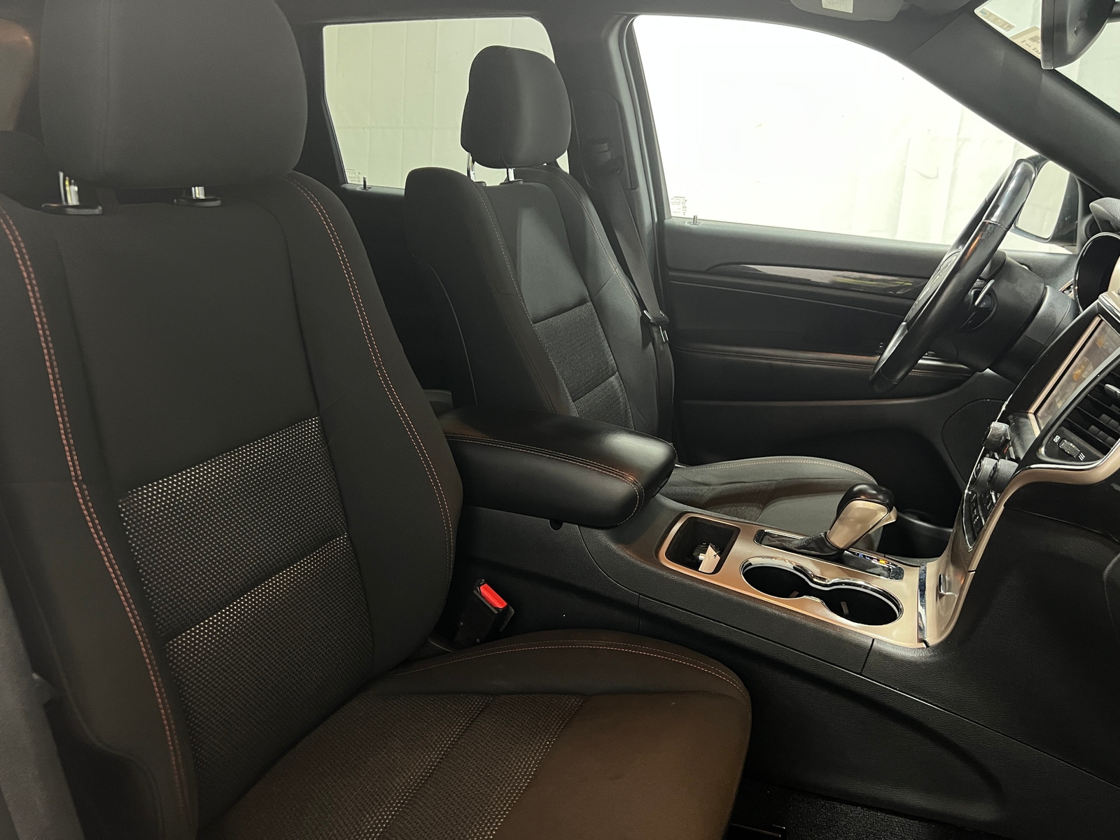 Thumbnail: 2017 Jeep Grand Cherokee - 2