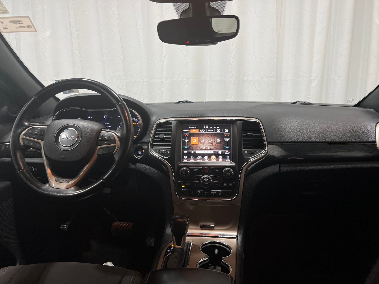 Thumbnail: 2017 Jeep Grand Cherokee - 3
