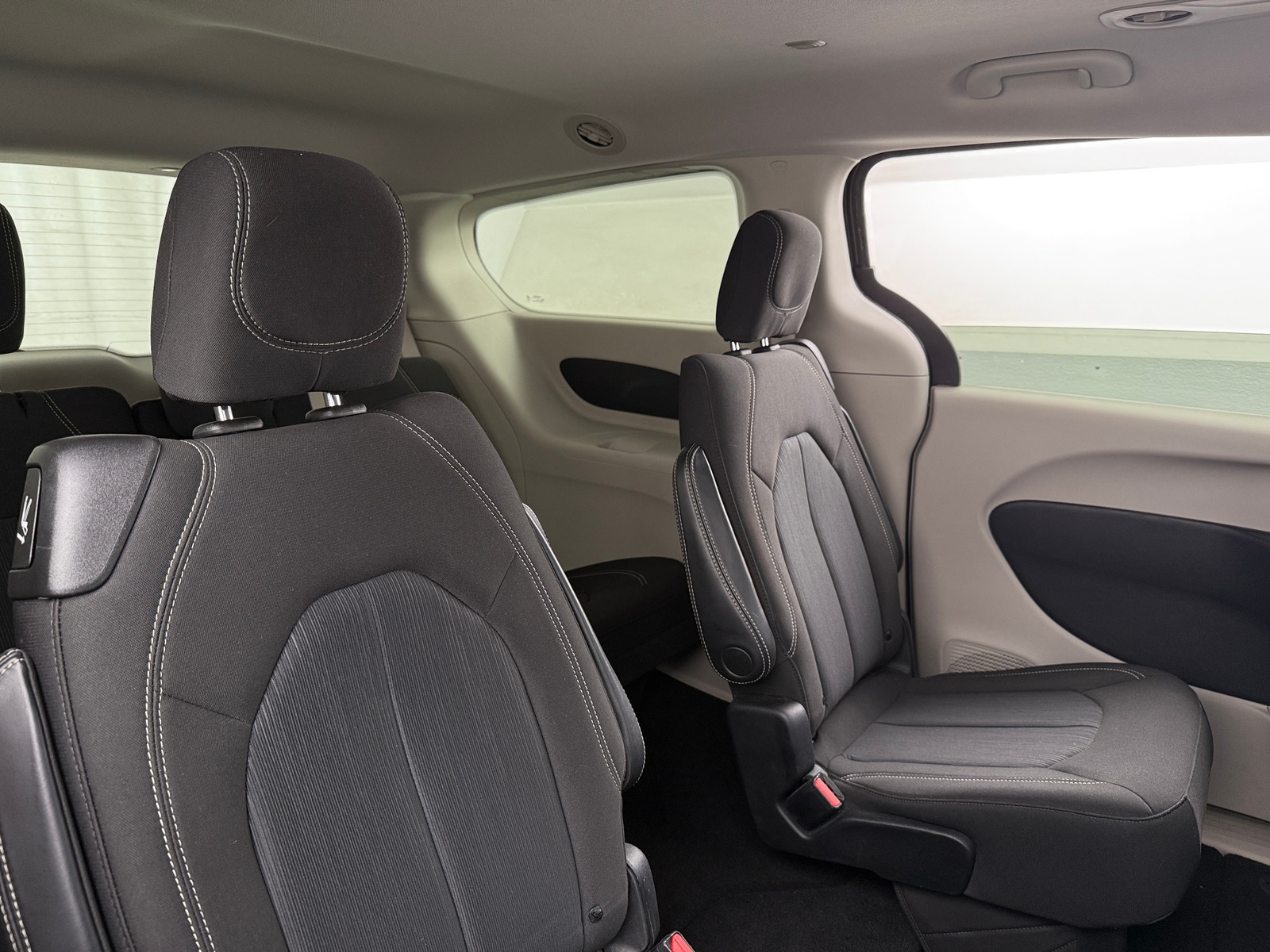Thumbnail: 2020 Chrysler Voyager - 6