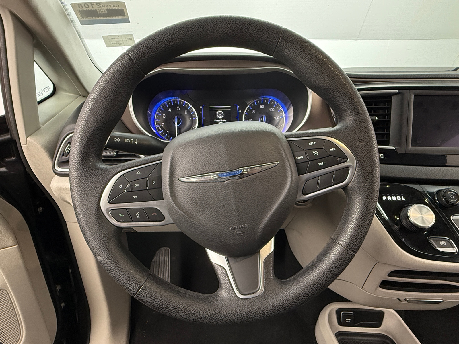 Thumbnail: 2020 Chrysler Voyager - 5