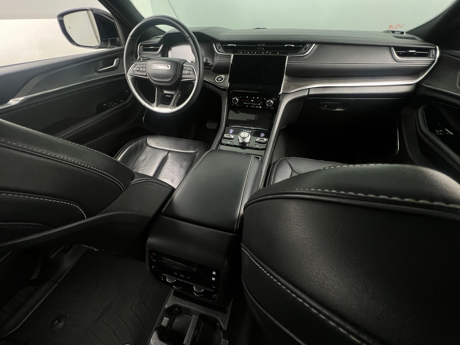 Thumbnail: 2022 Jeep Grand Cherokee L - 2