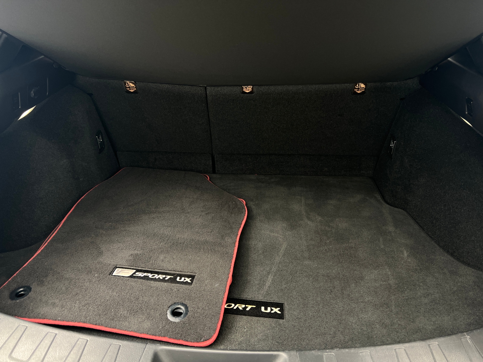 Thumbnail: 2019 Lexus UX - 6