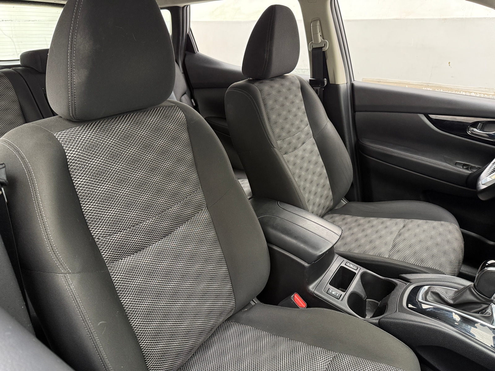 Thumbnail: 2021 Nissan Rogue Sport - 2
