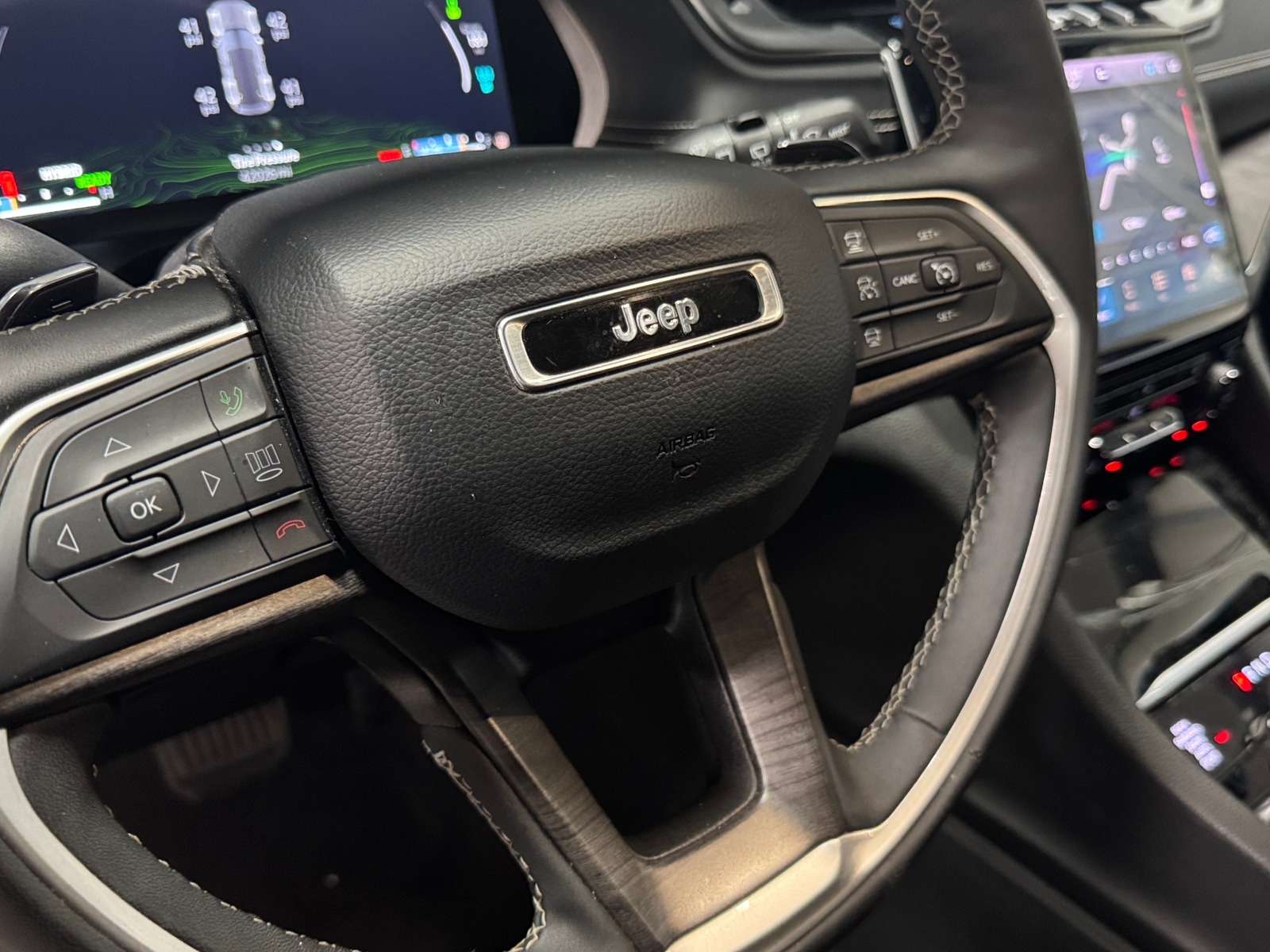 Thumbnail: 2024 Jeep Grand Cherokee - 4