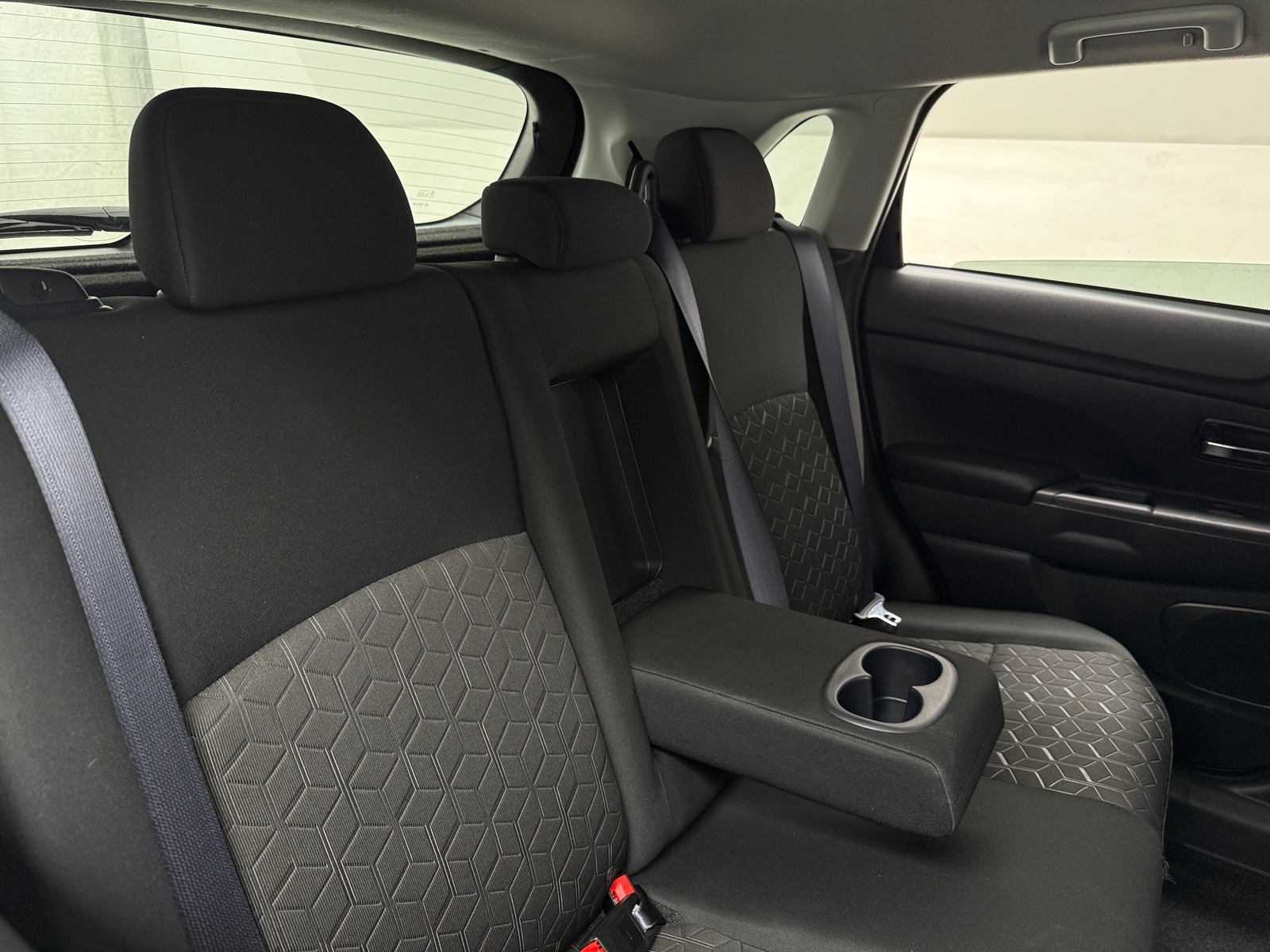 Thumbnail: 2023 Mitsubishi Outlander Sport - 6