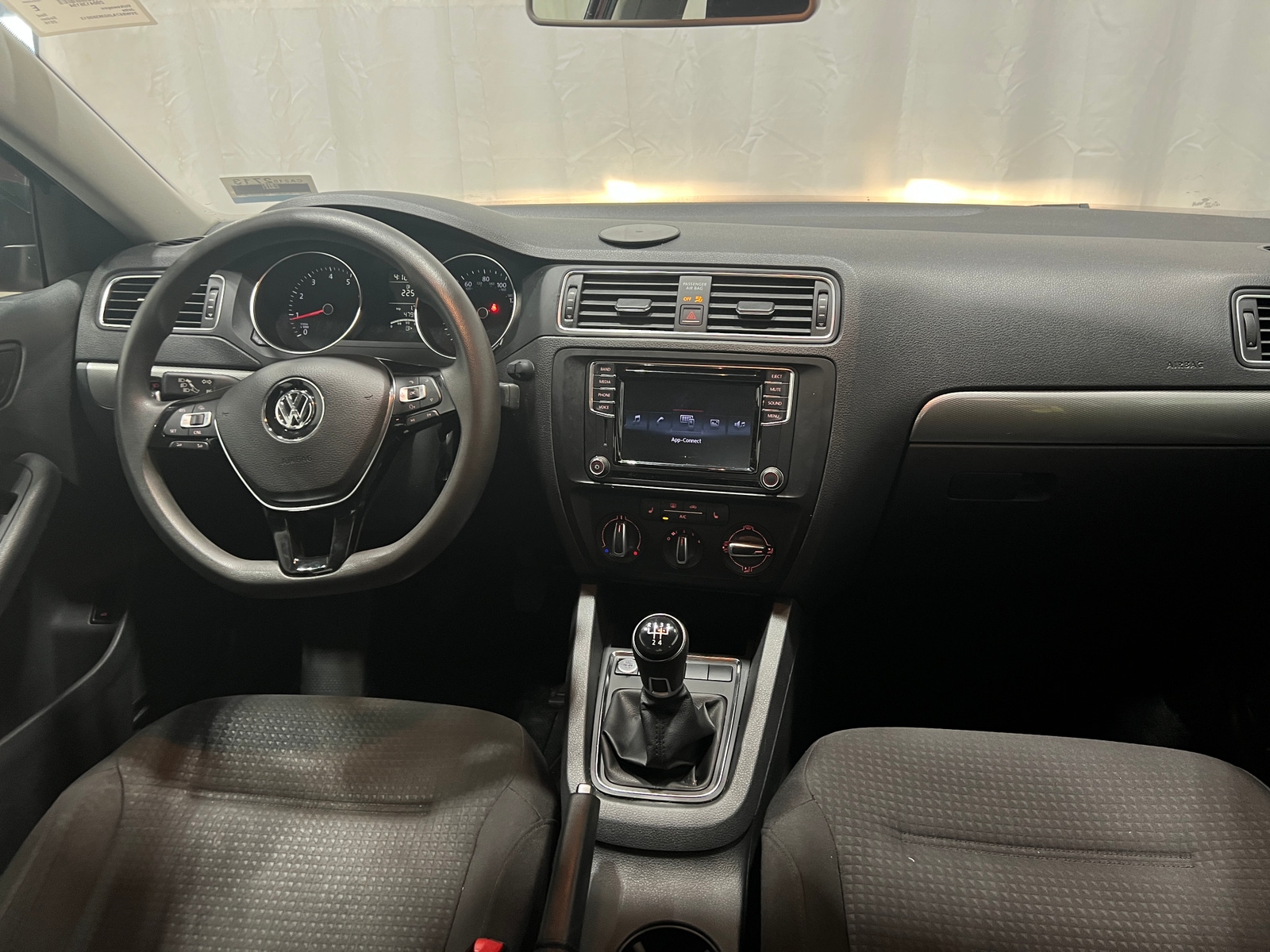 Thumbnail: 2016 Volkswagen Jetta - 3