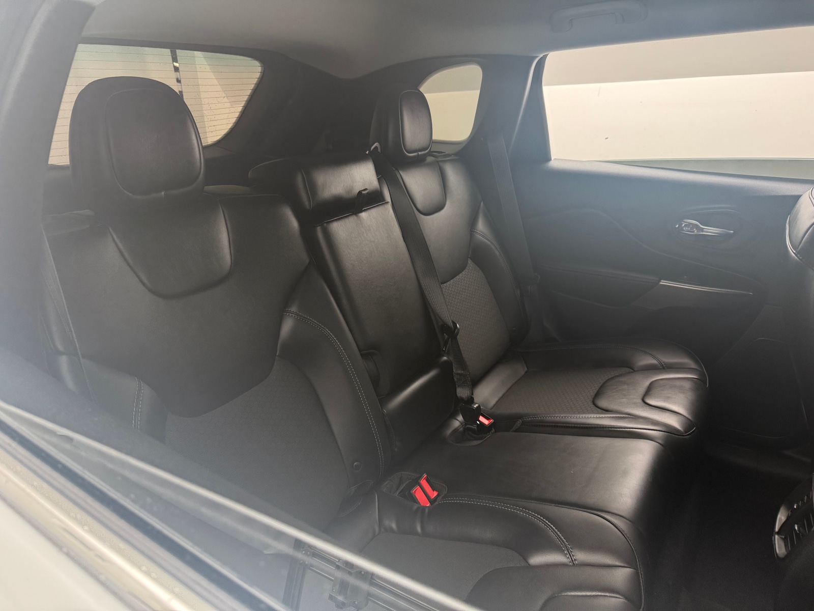Thumbnail: 2019 Jeep Cherokee - 6