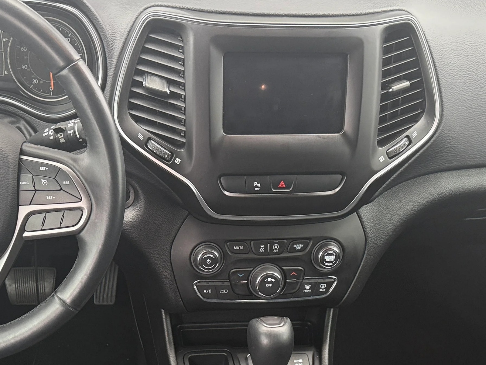 Thumbnail: 2019 Jeep Cherokee - 3
