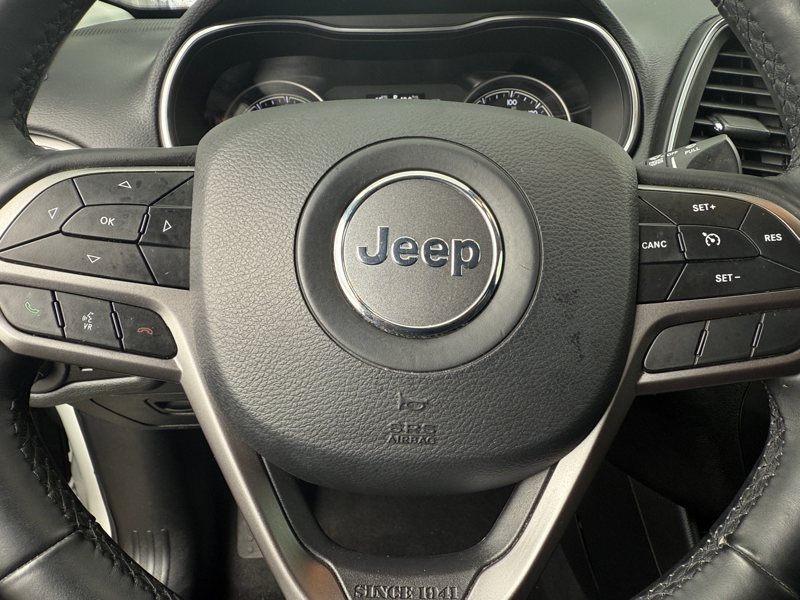 Thumbnail: 2019 Jeep Cherokee - 5