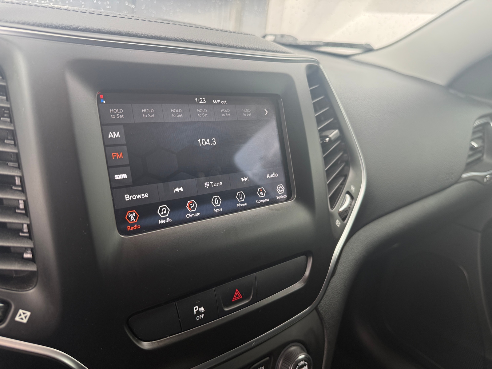 Thumbnail: 2019 Jeep Cherokee - 4