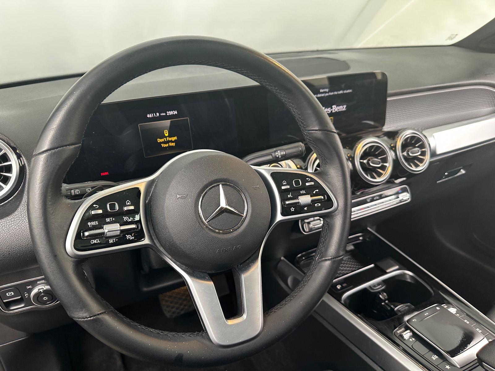 Thumbnail: 2022 Mercedes-Benz GLB - 4