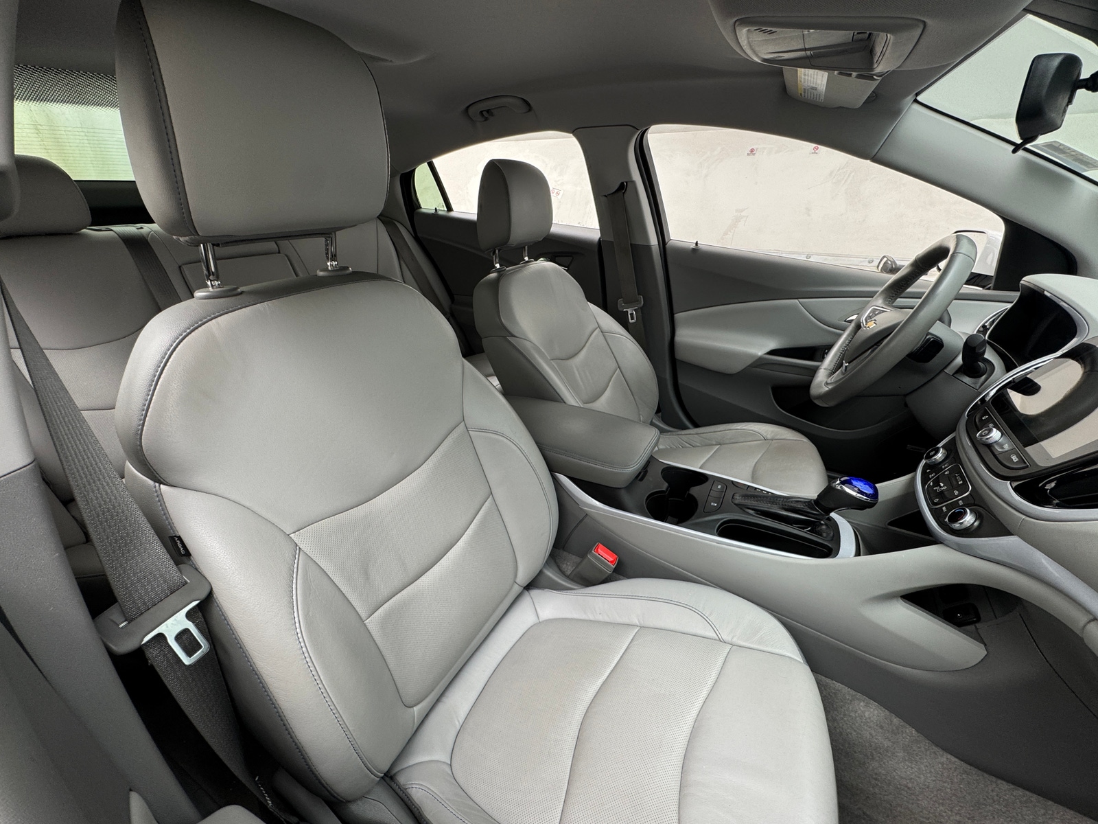Thumbnail: 2017 Chevrolet Volt - 2