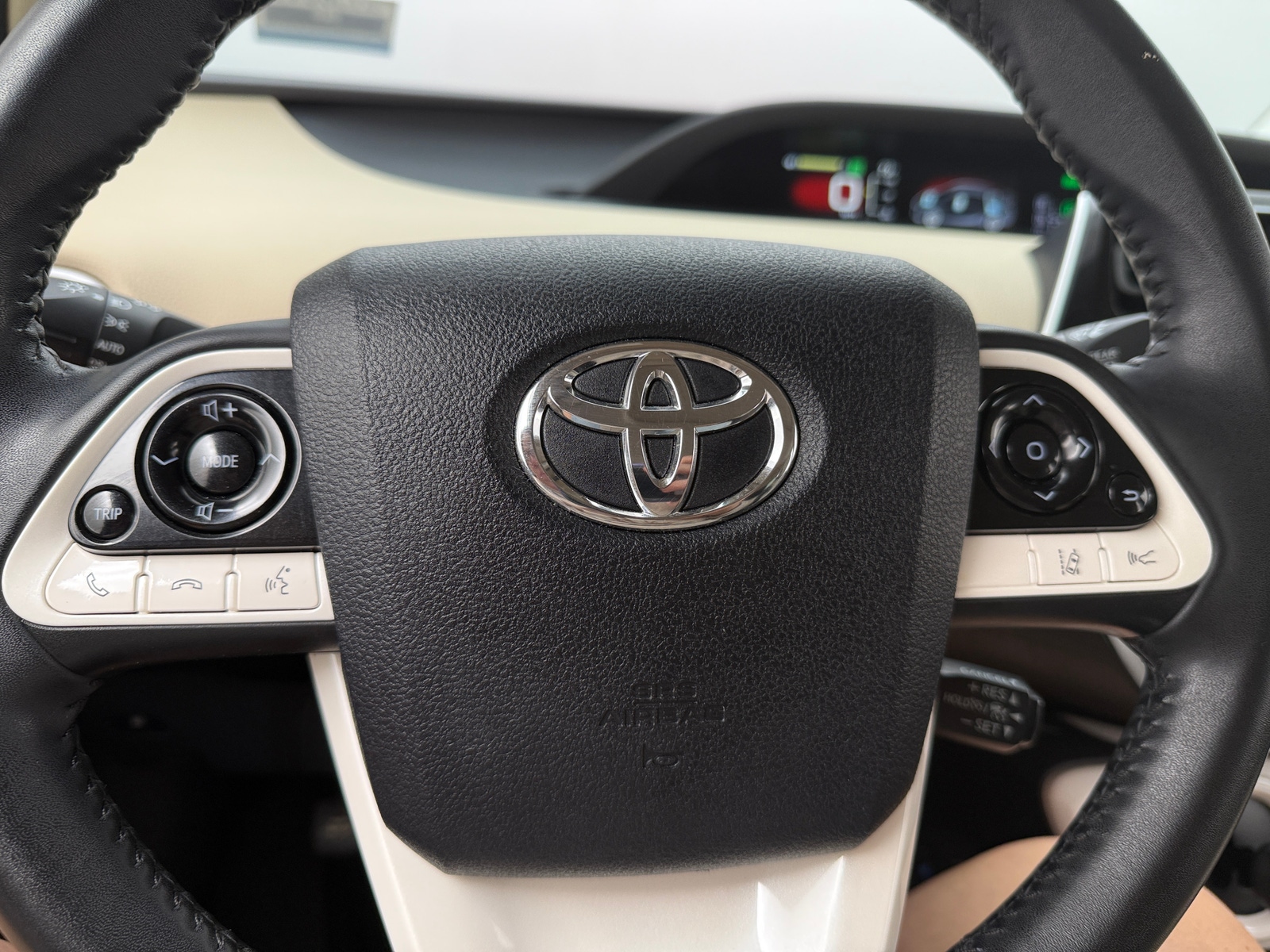 Thumbnail: 2016 Toyota Prius - 4